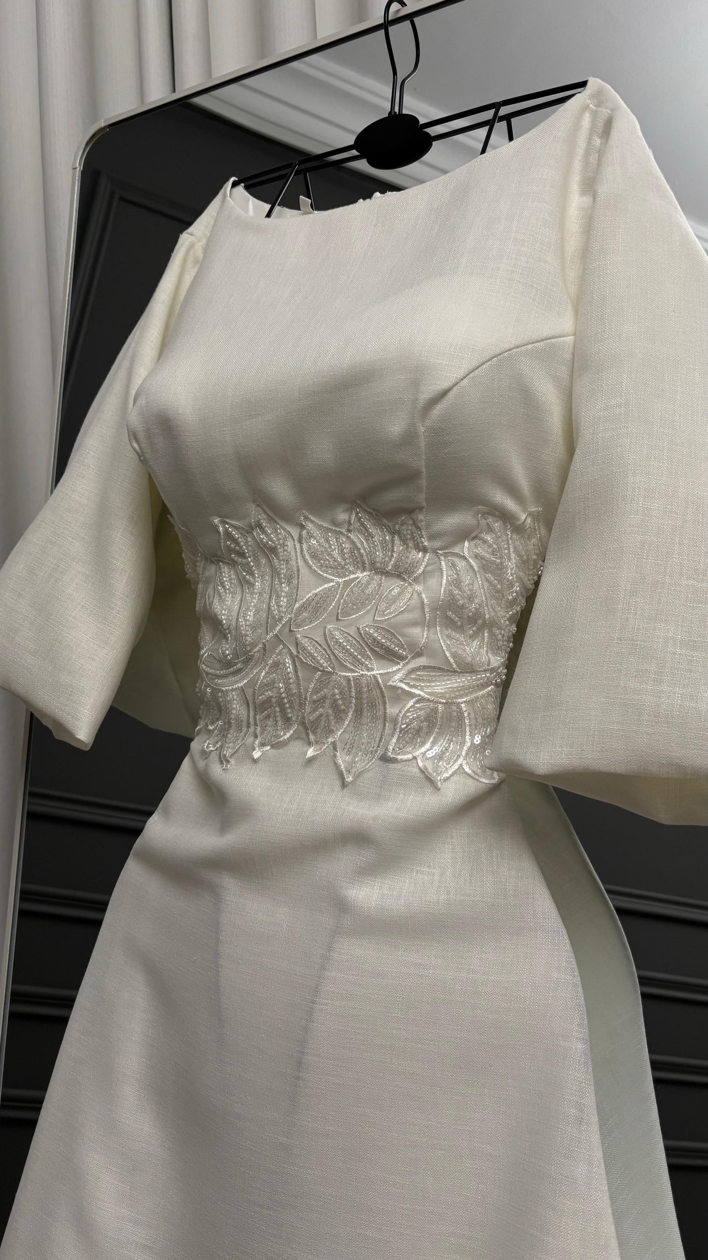 فستان أبيض مميز