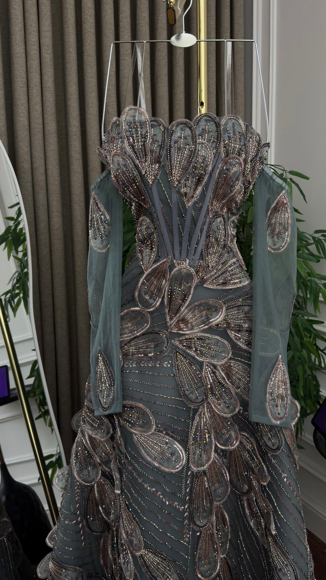 فستان بتطريز مميز