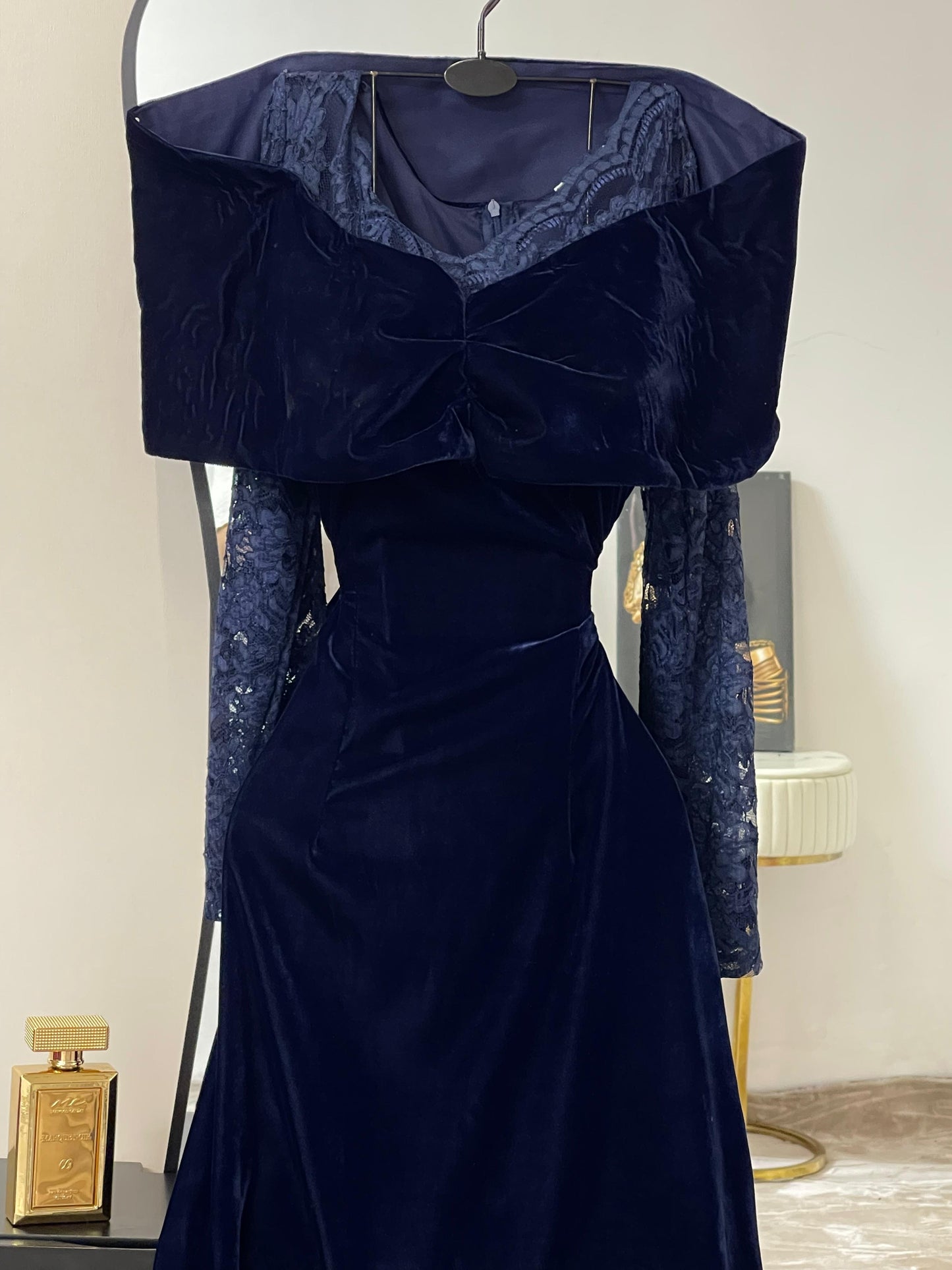 فستان كحلي مخملي