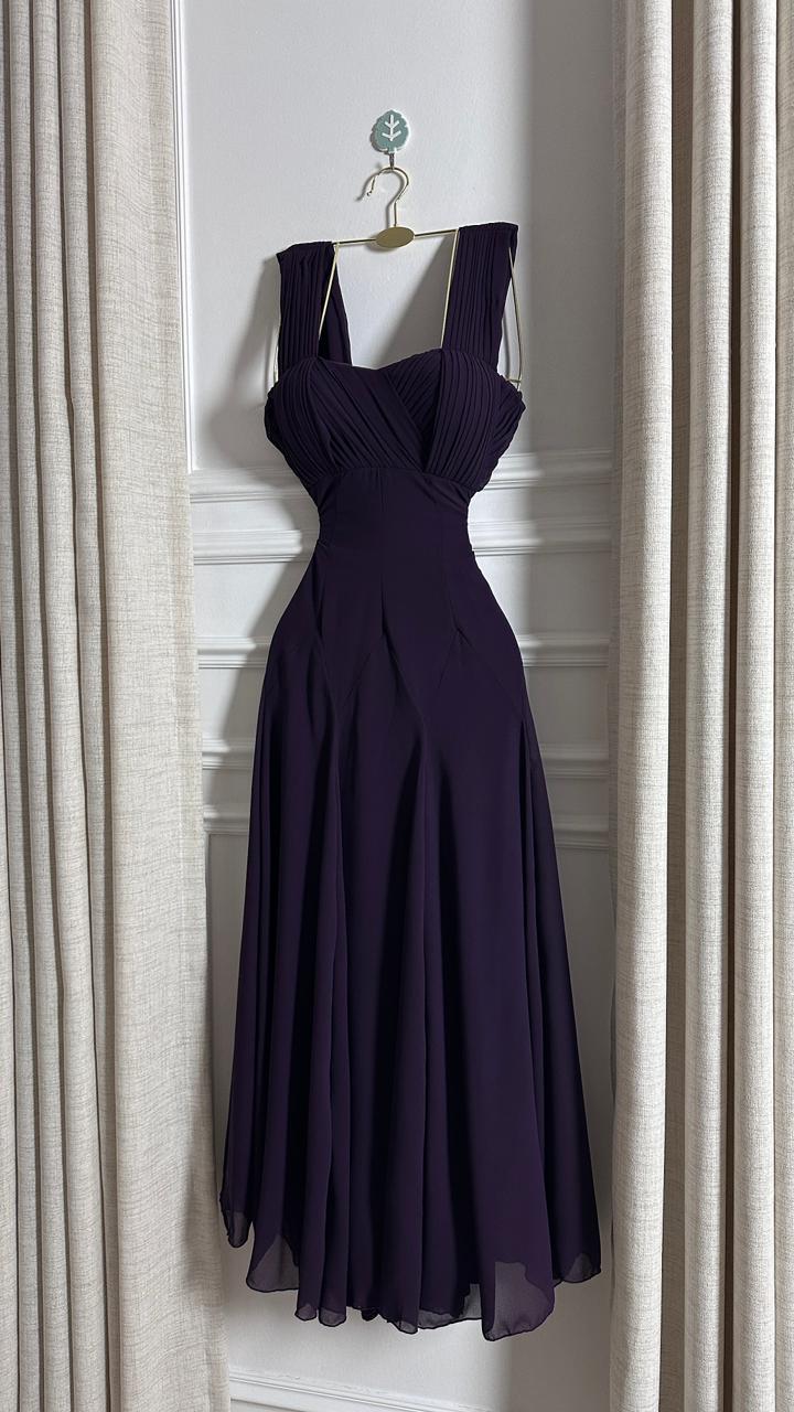 فستان بنفسجي