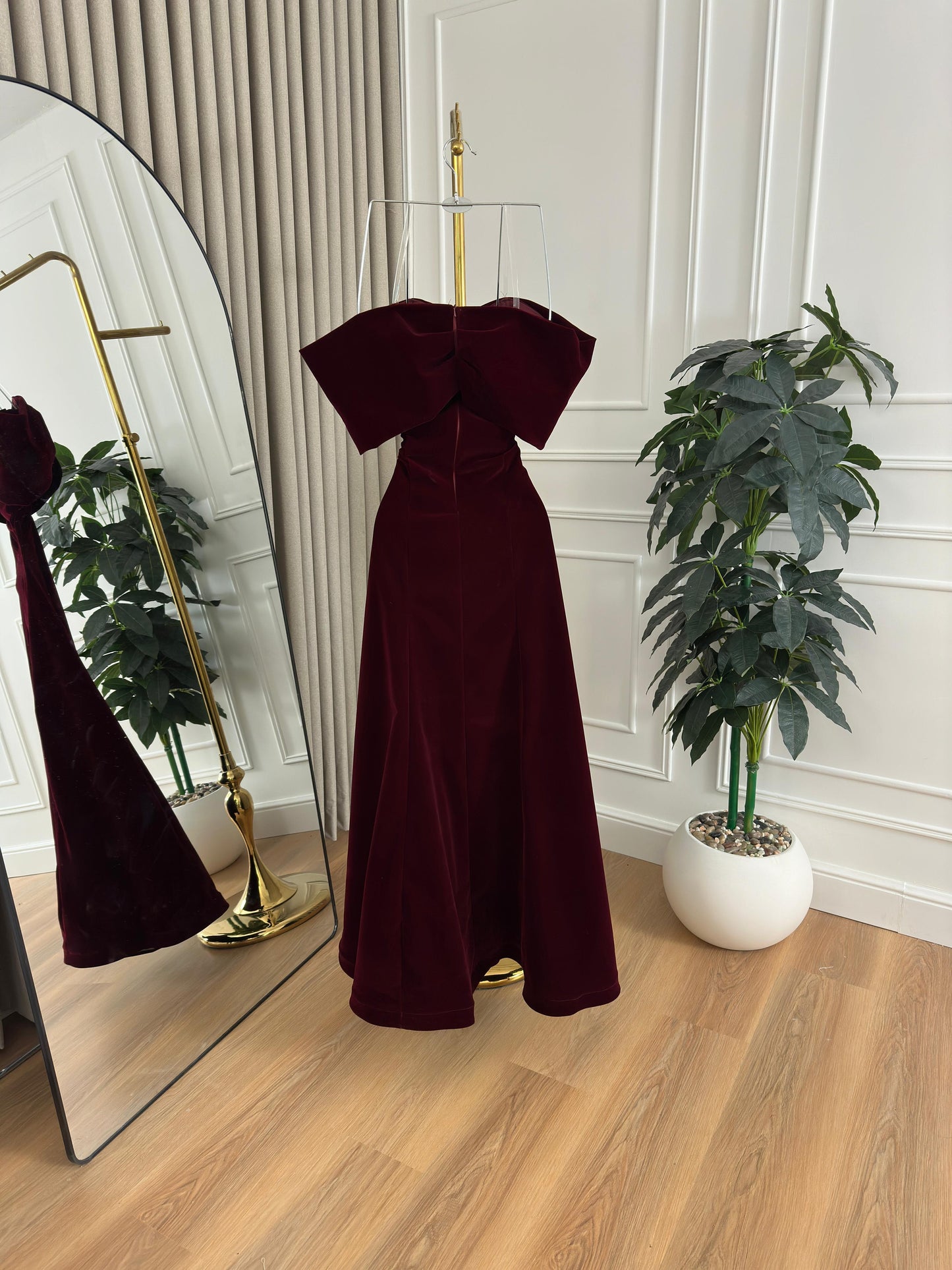 فستان سهرة مخمل