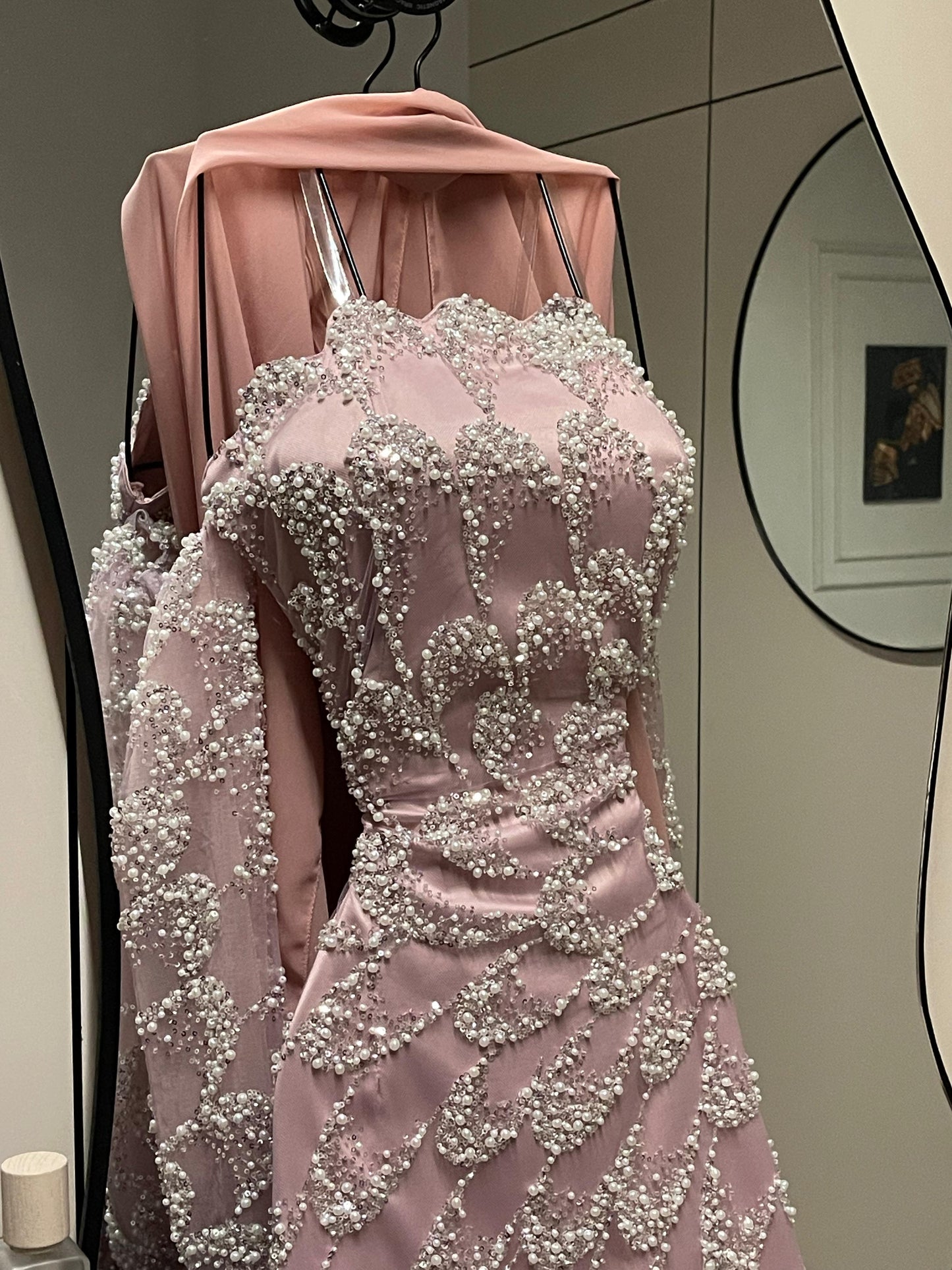 فستان وردي لامع