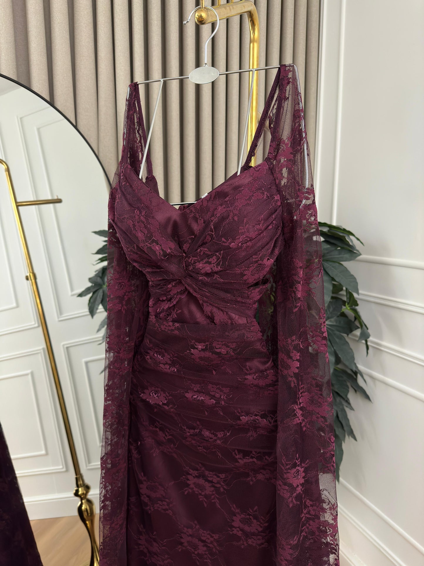 فستان دانتيل