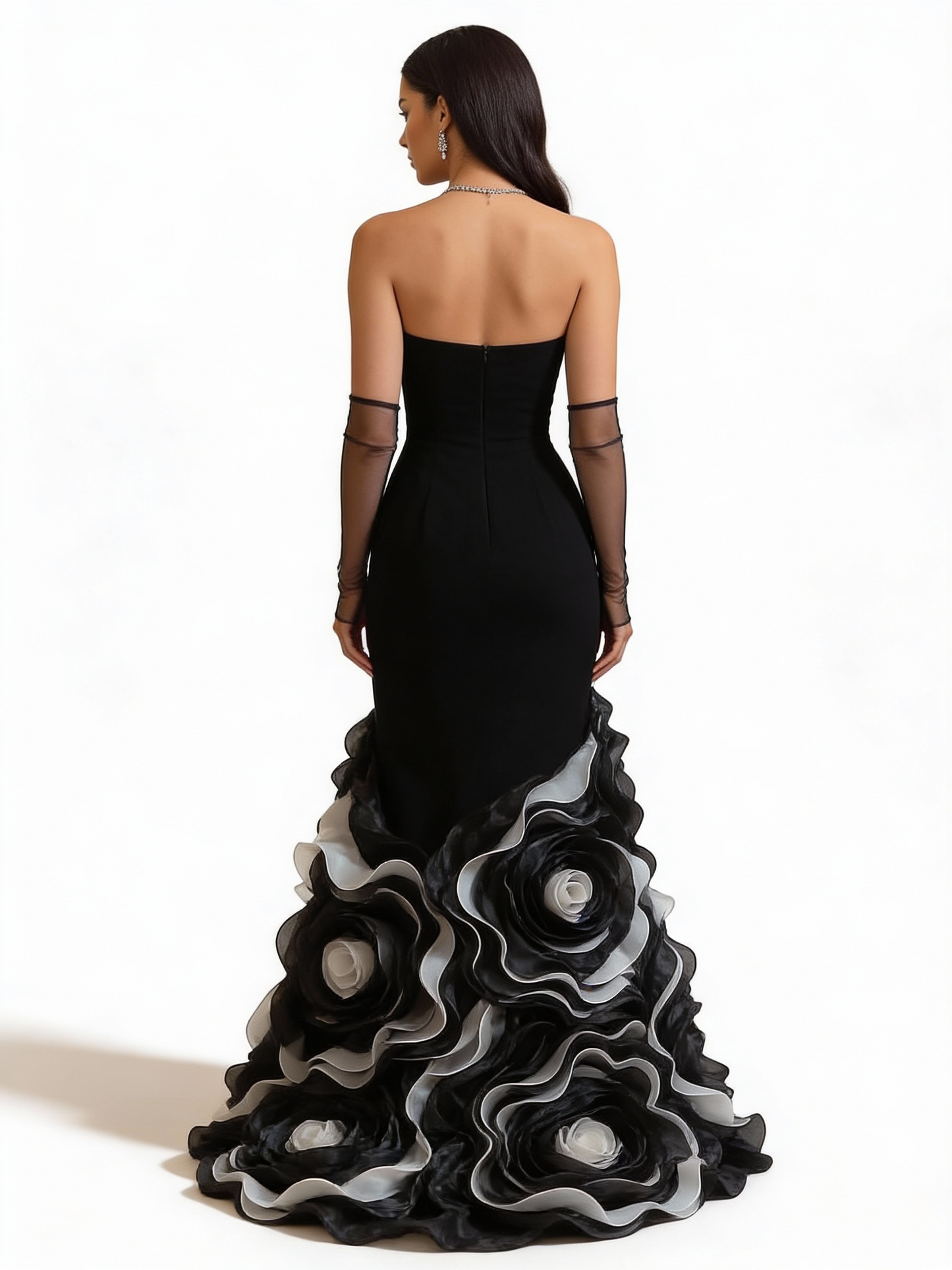 فستان أسود بتفاصيل ورد