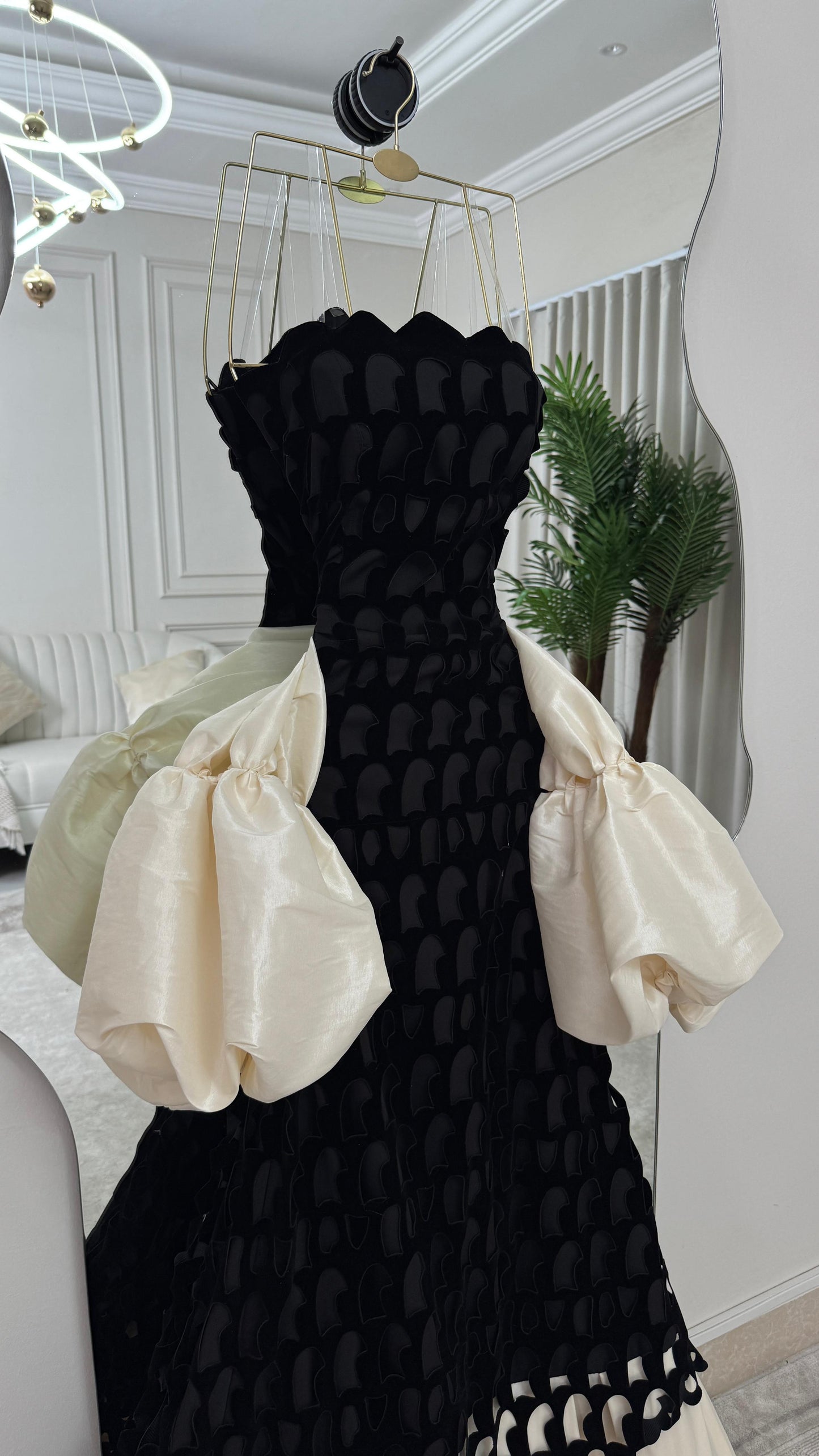 فستان أسود أنيق