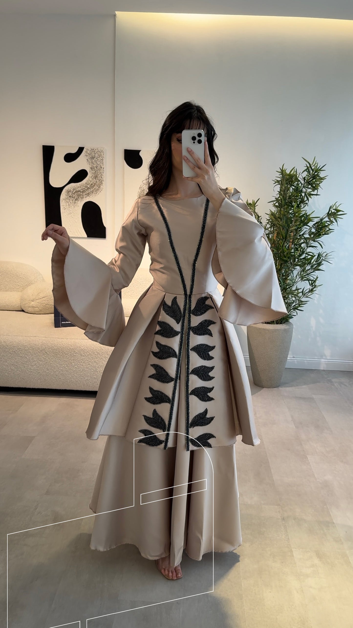 فستان سهرة انسيابي أنيق لإطلالة ساحرة