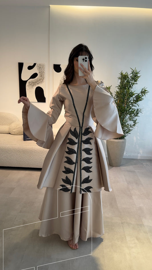فستان سهرة انسيابي أنيق لإطلالة ساحرة