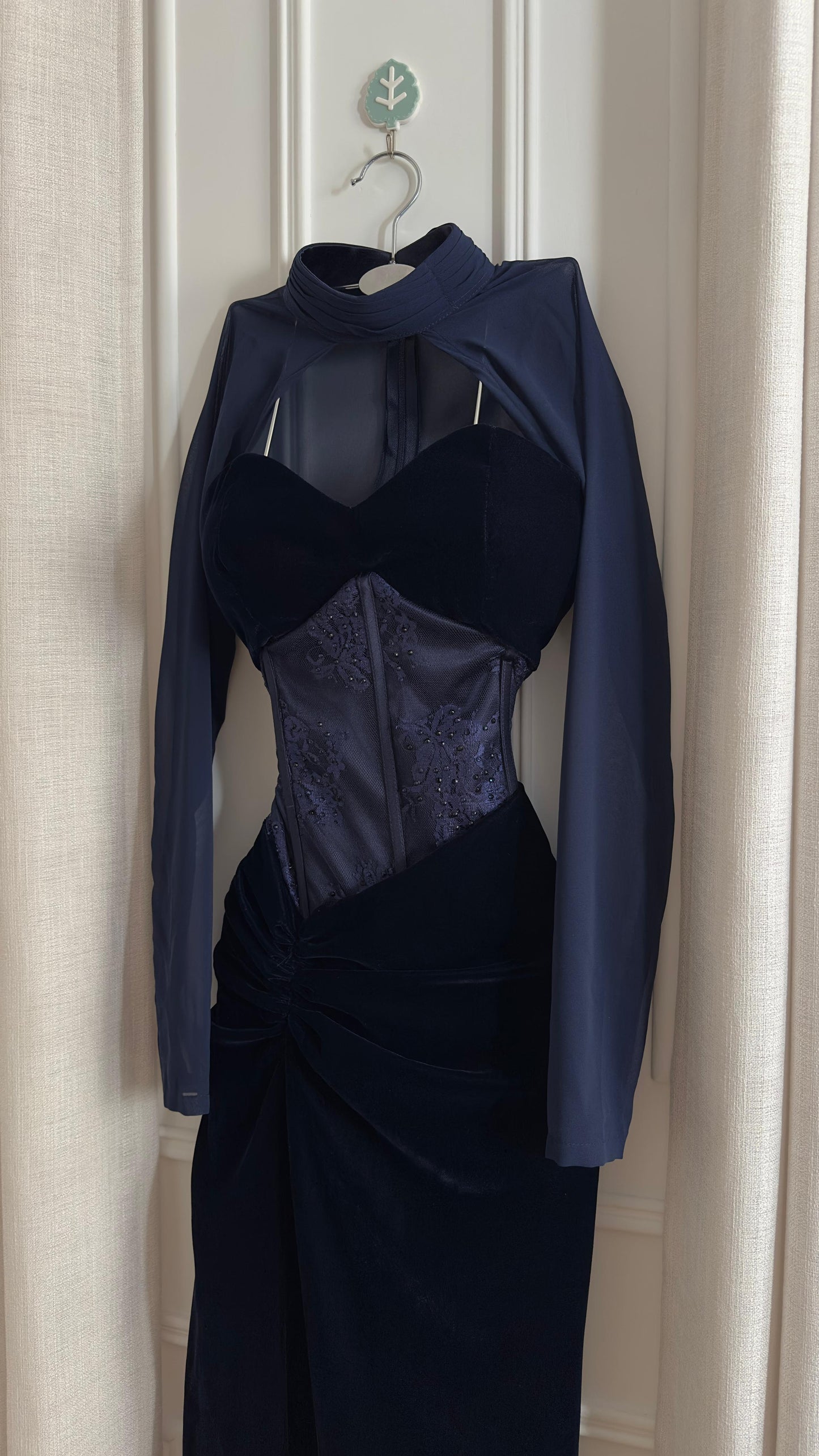 فستان كحلي مخمل