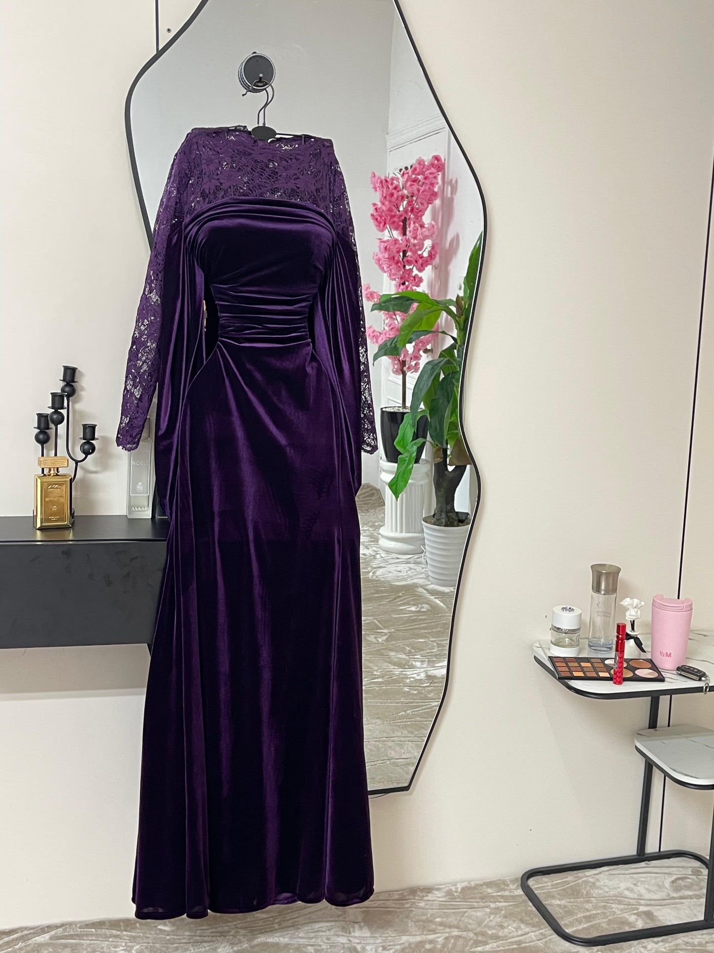 فستان عنابي مخمل