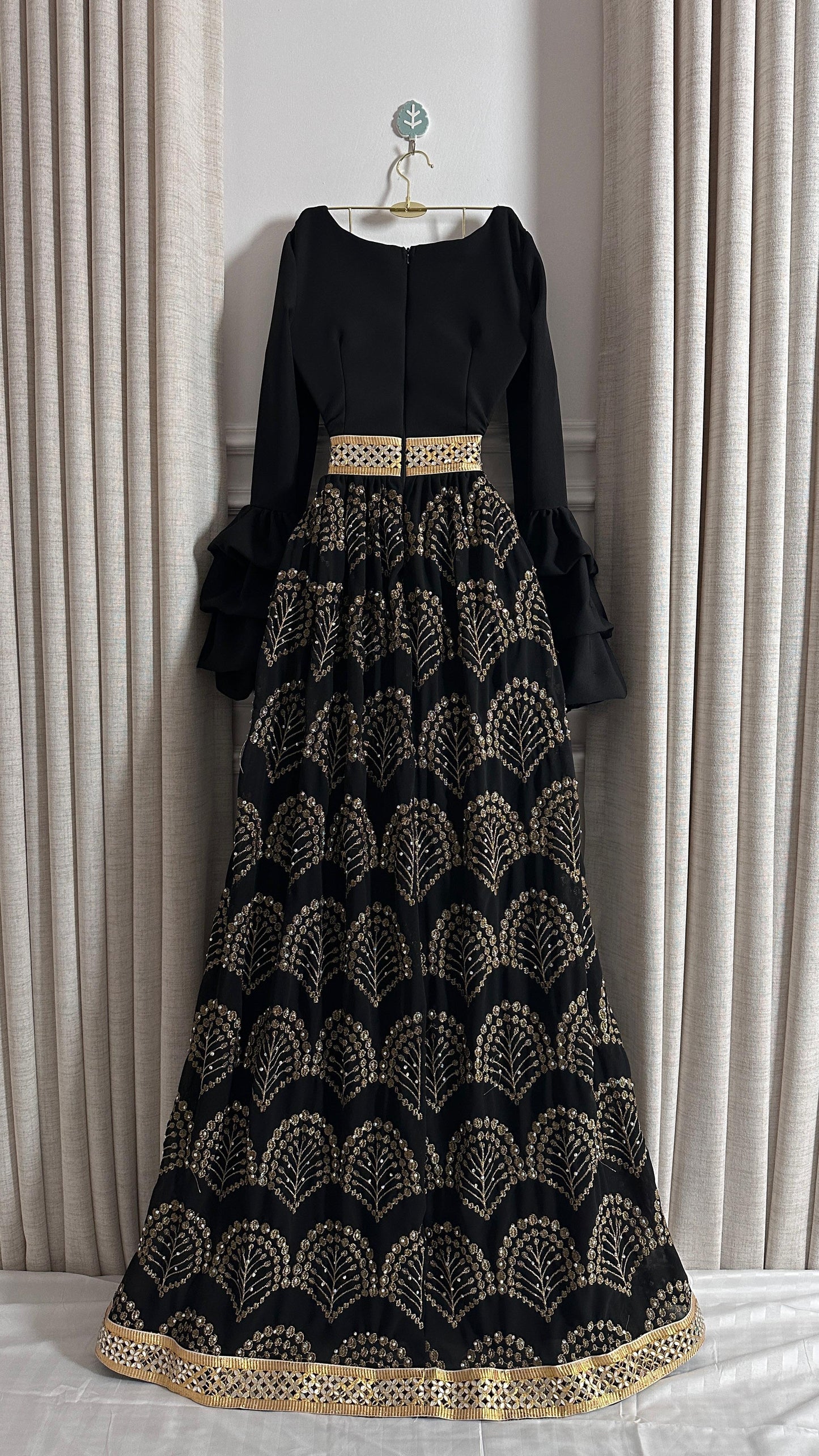 جلابية سوداء