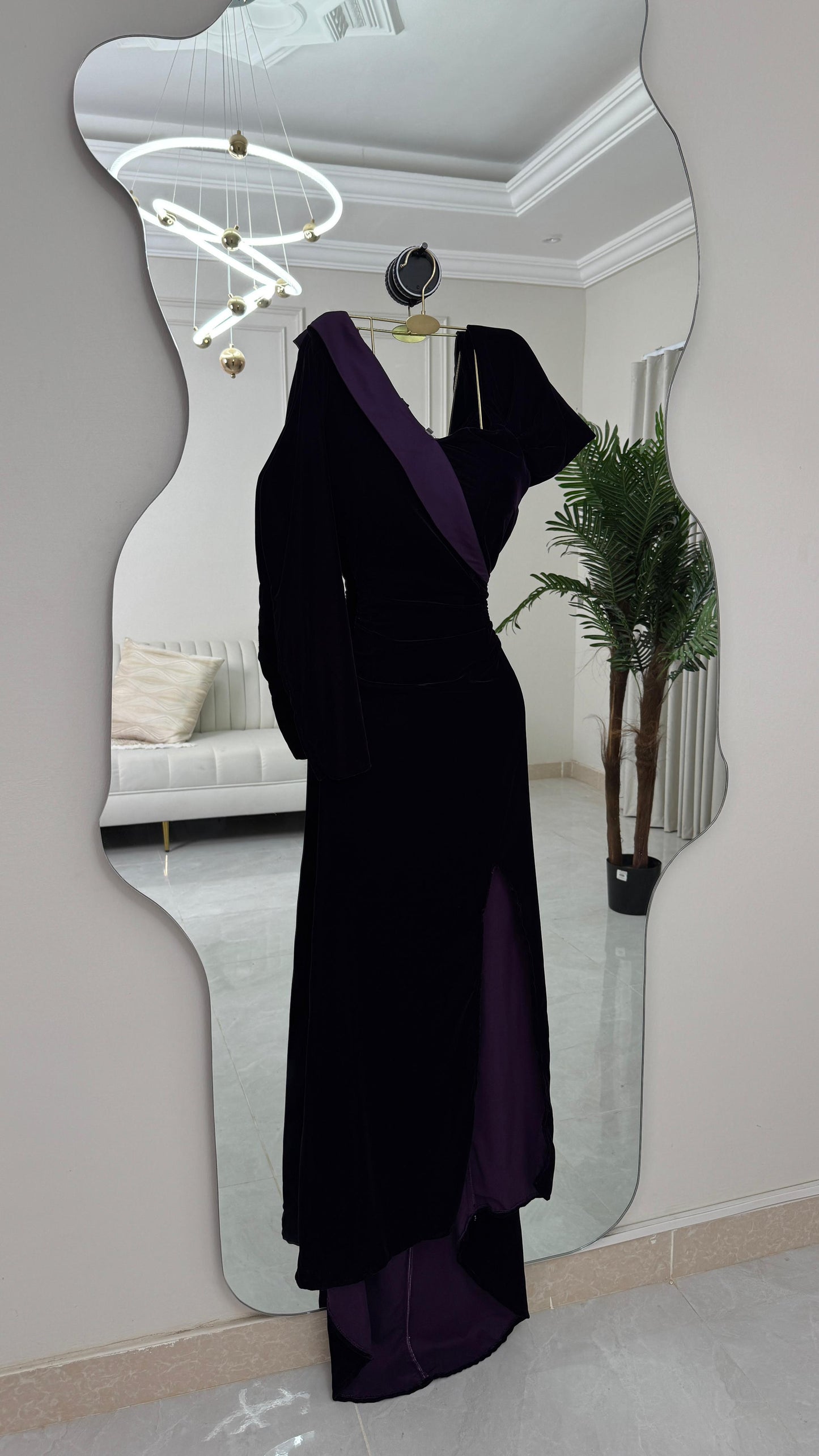 فستان عنابي مخمل