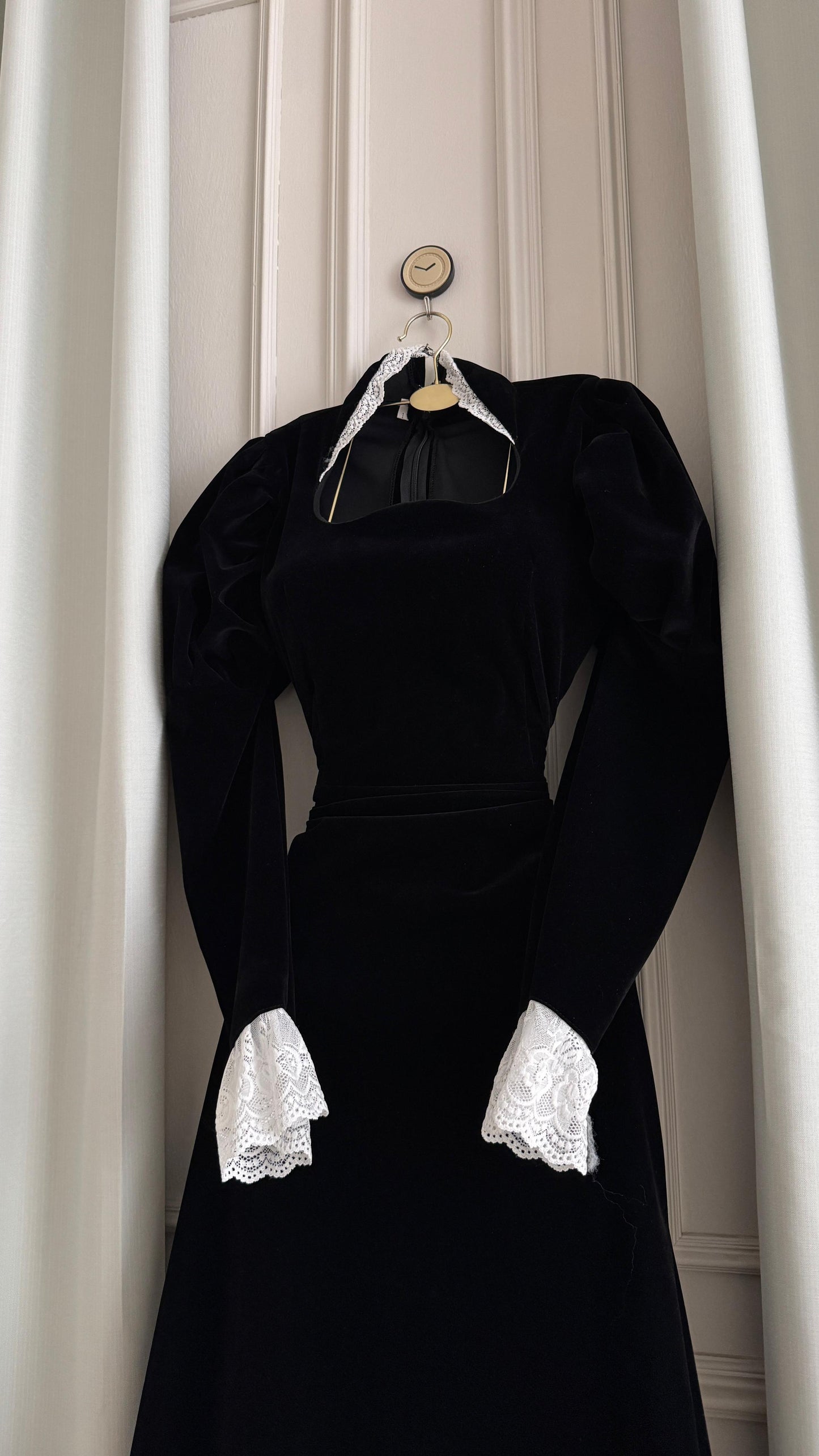 فستان بياقه عصريه