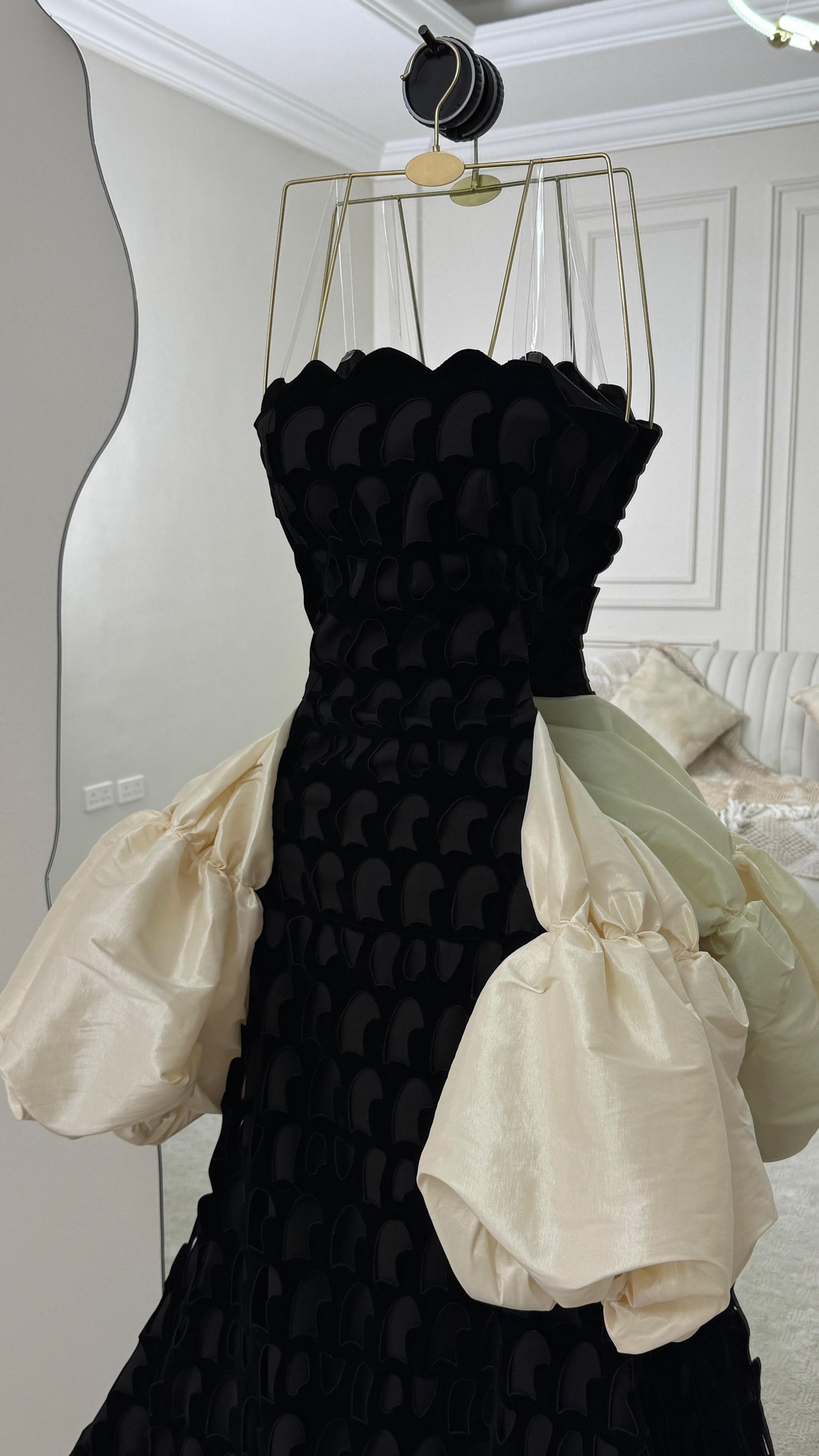 فستان أسود أنيق