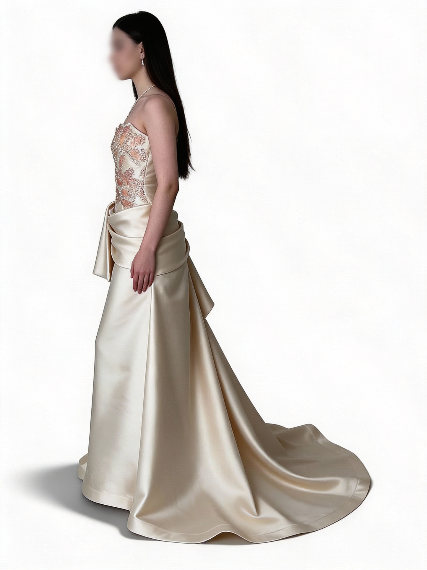 فستان كريمي بتطريز