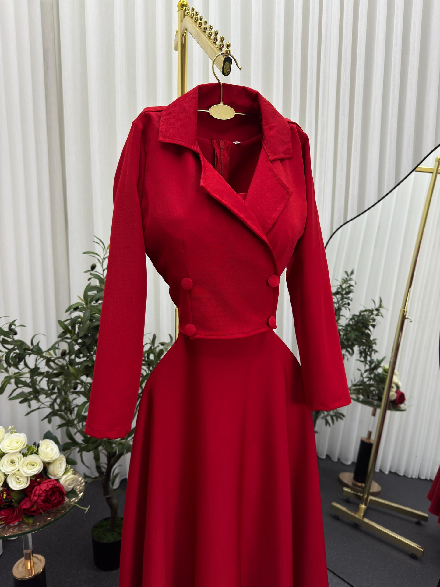 فستان احمر بجاكيت خارجي