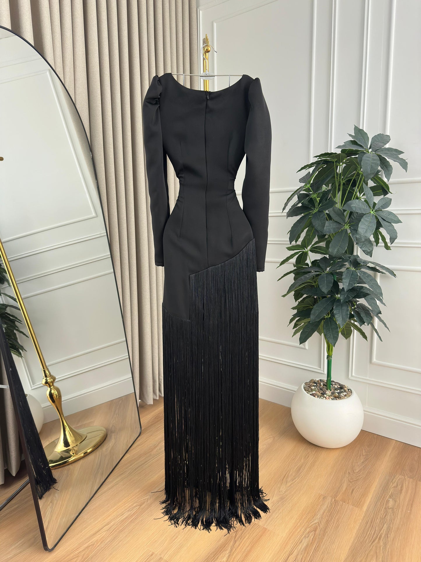 فستان اسود انسيابي