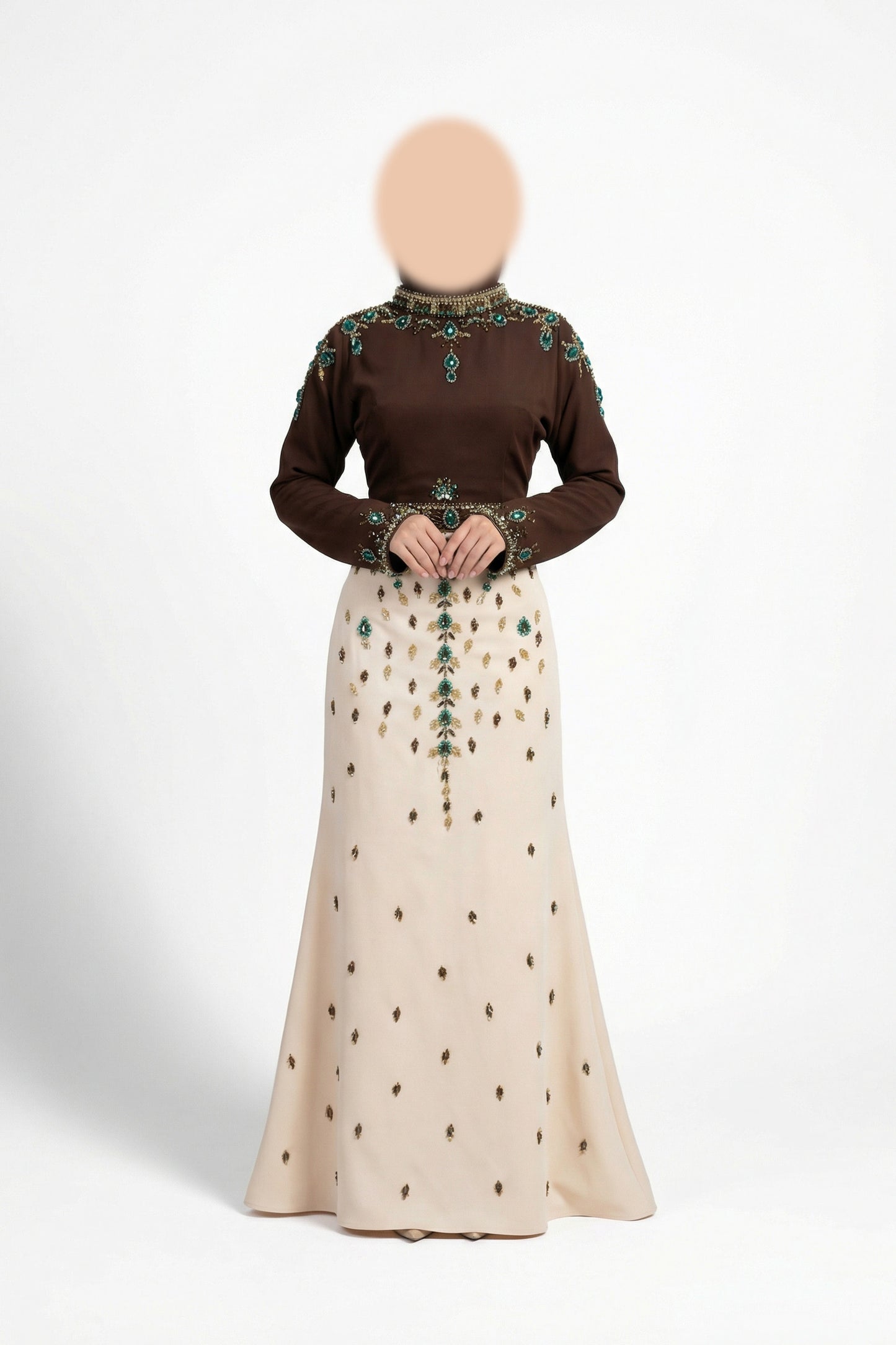 فستان بني وبيج مميز