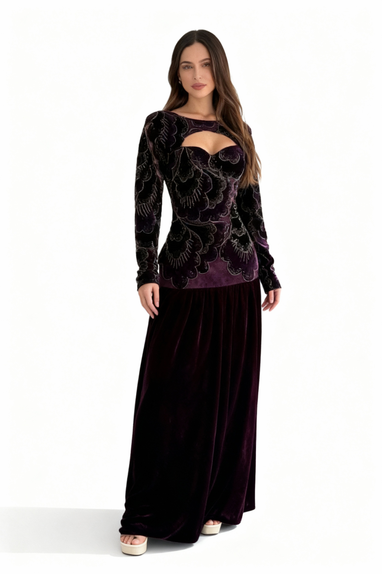 فستان بتطريز مخملي مميز