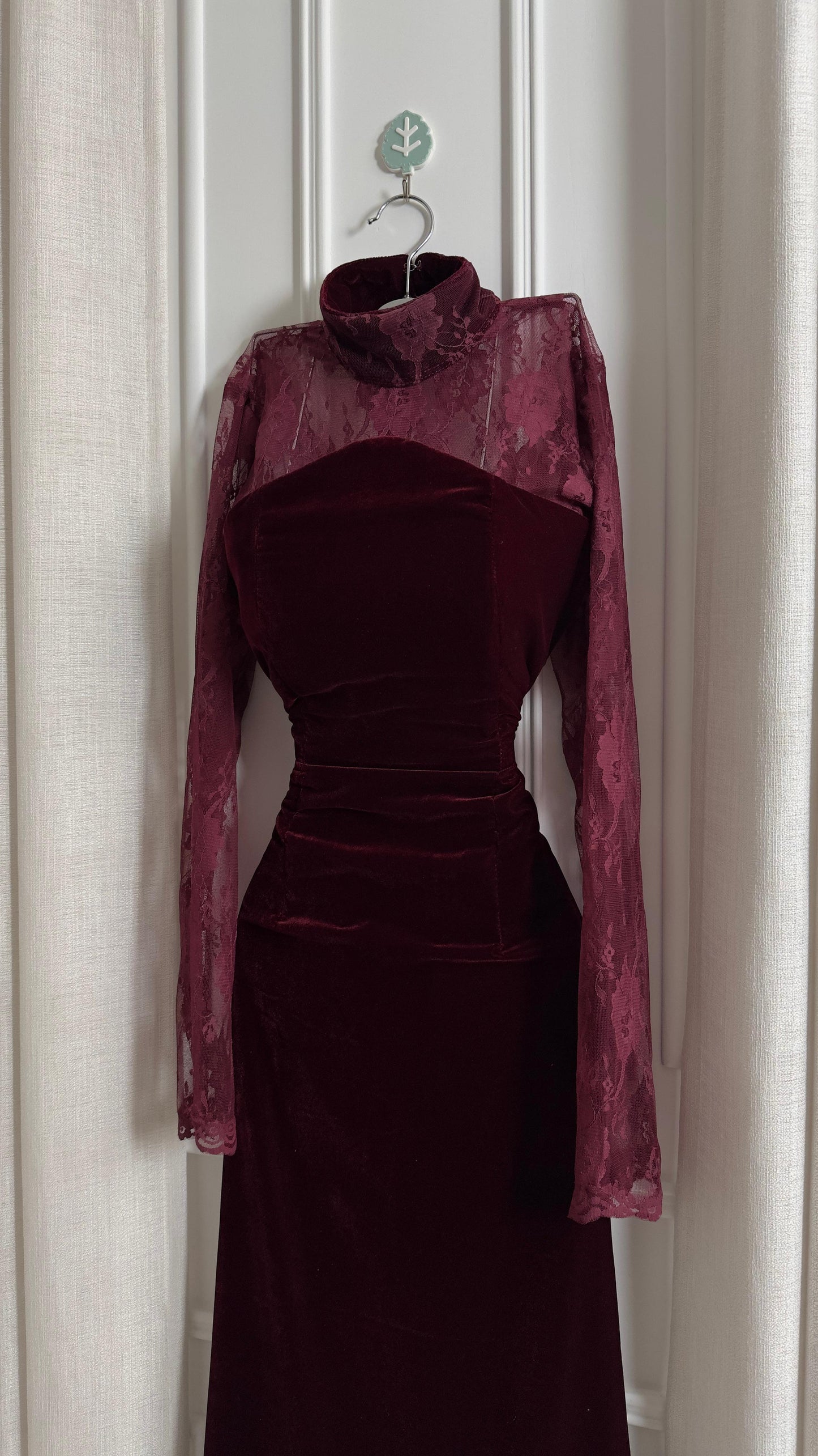 بورغندي مخمل