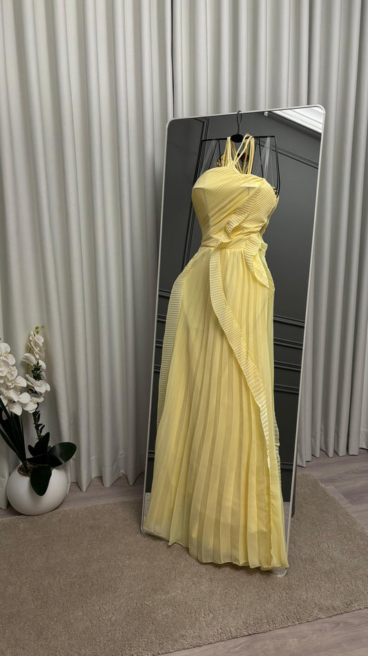 فستان أصفر جذاب