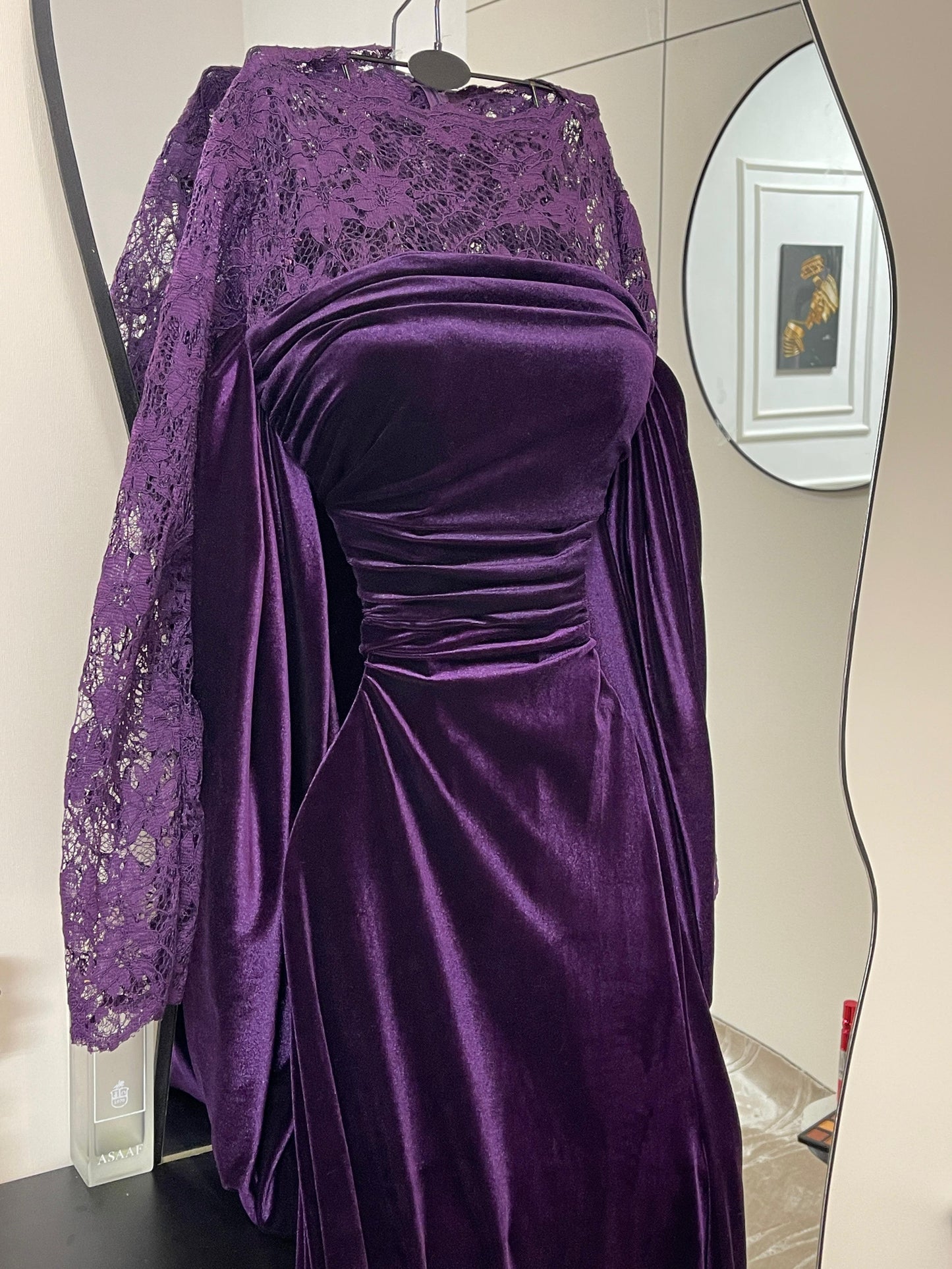 فستان عنابي مخمل