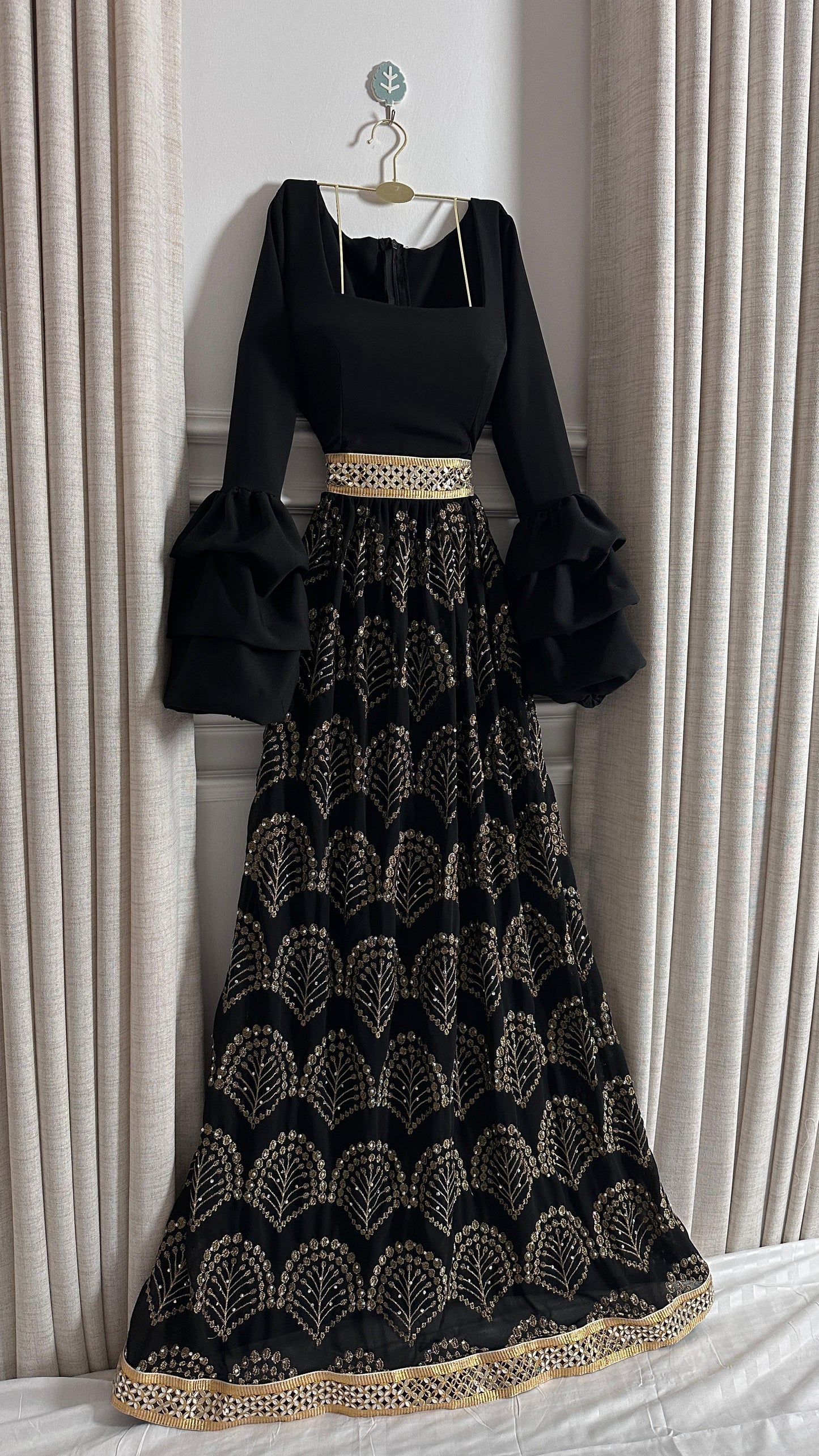 جلابية سوداء