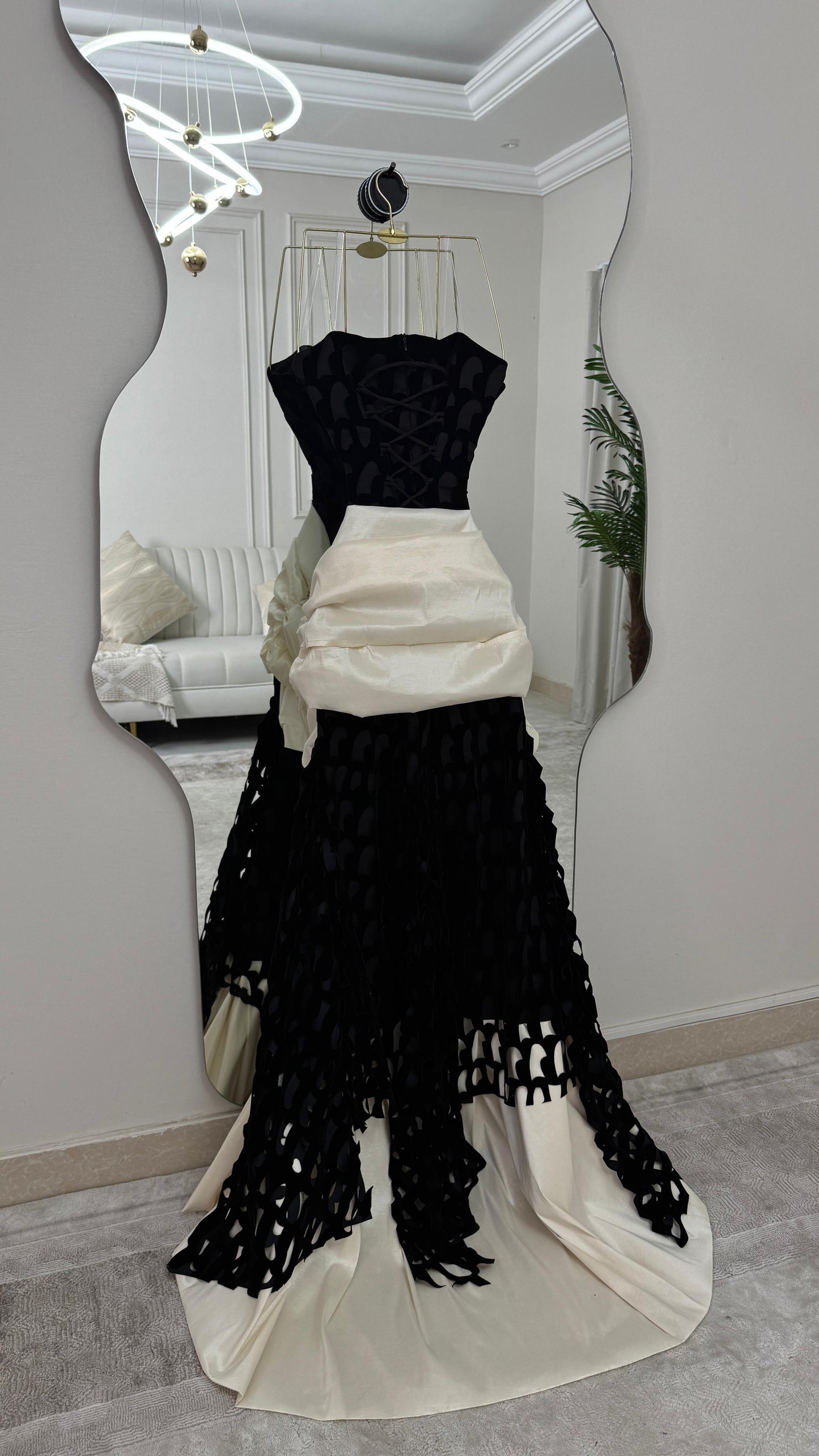 فستان أسود أنيق