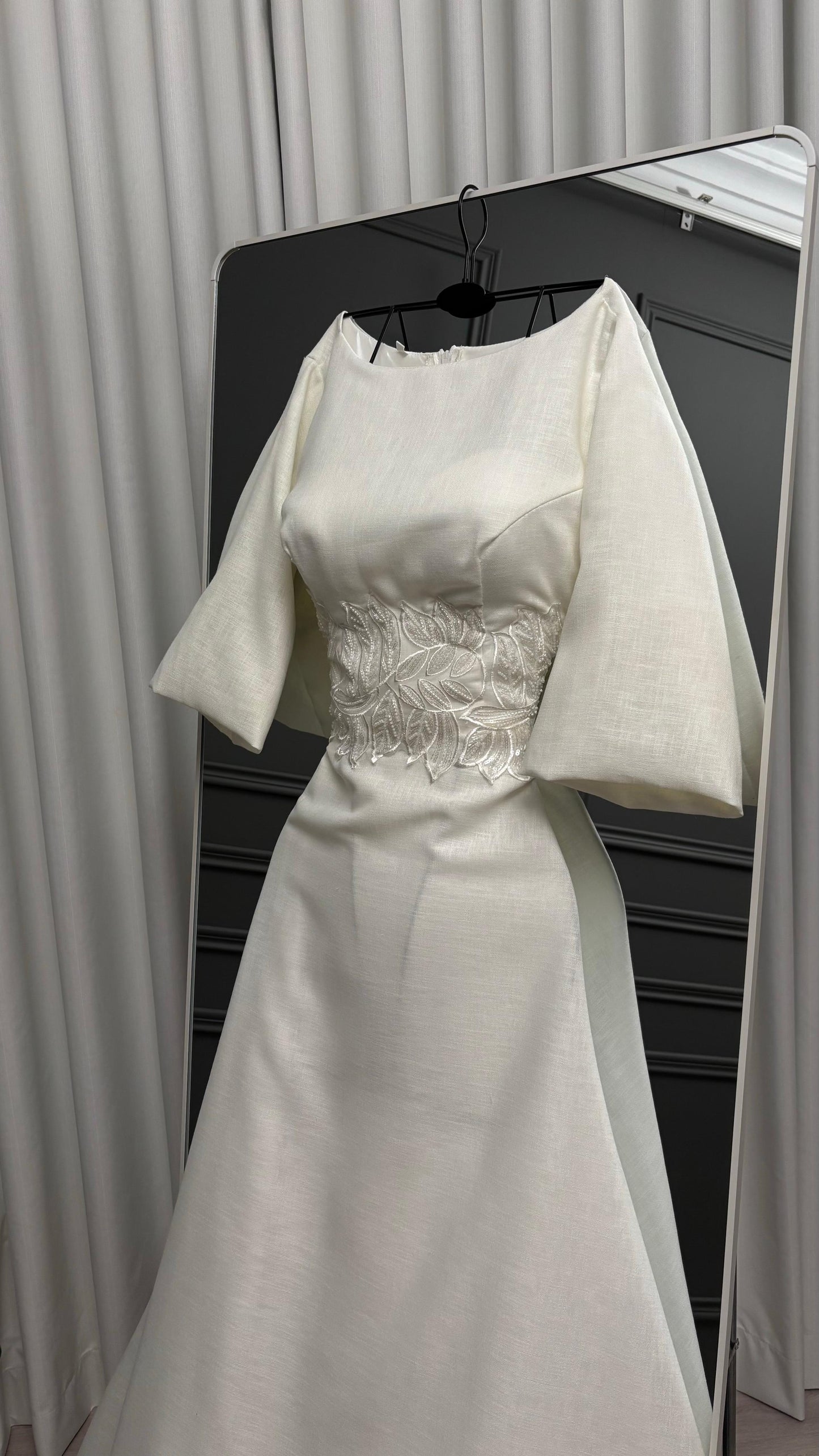 فستان أبيض مميز