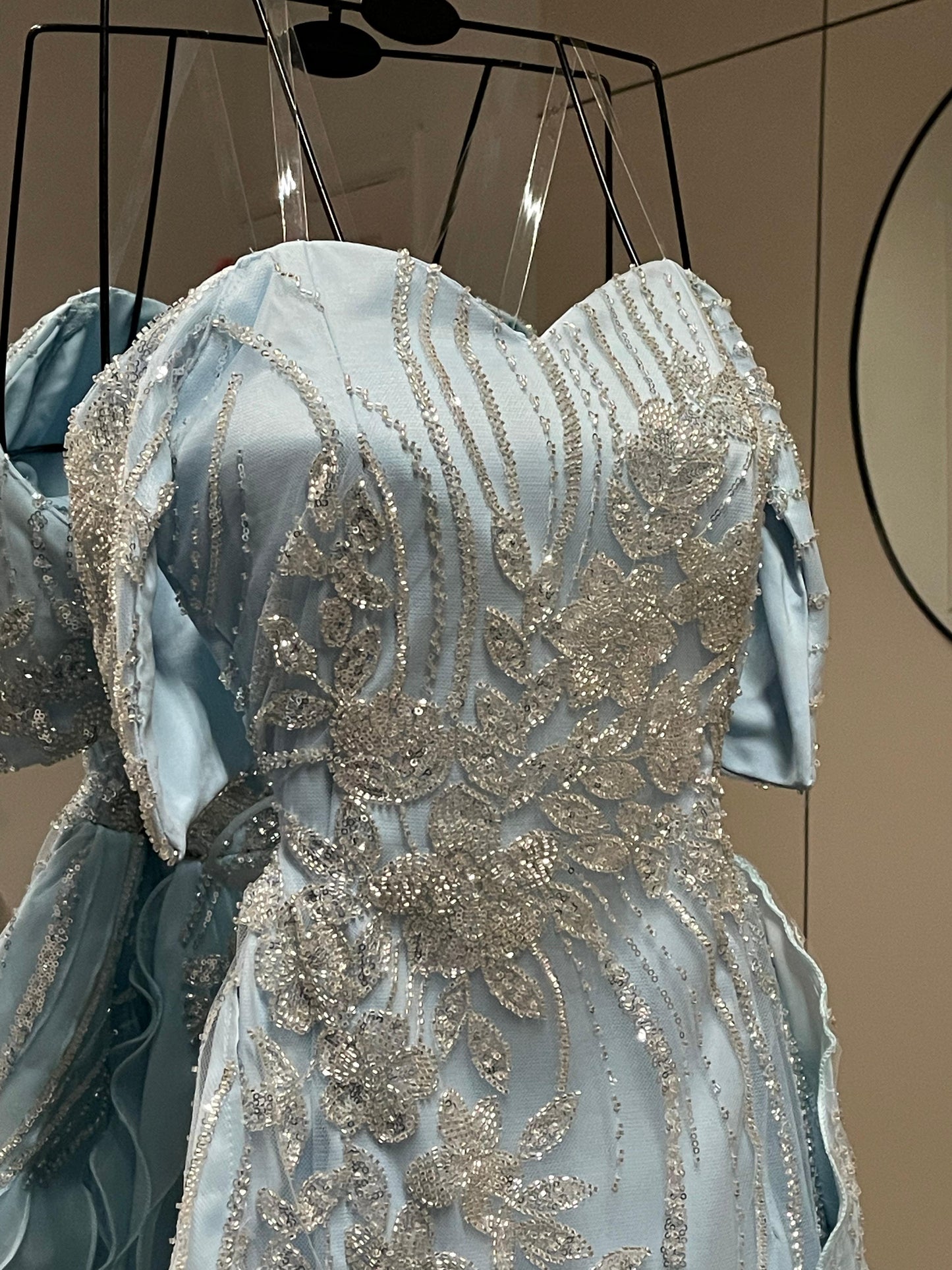 فستان فيروزي مموج