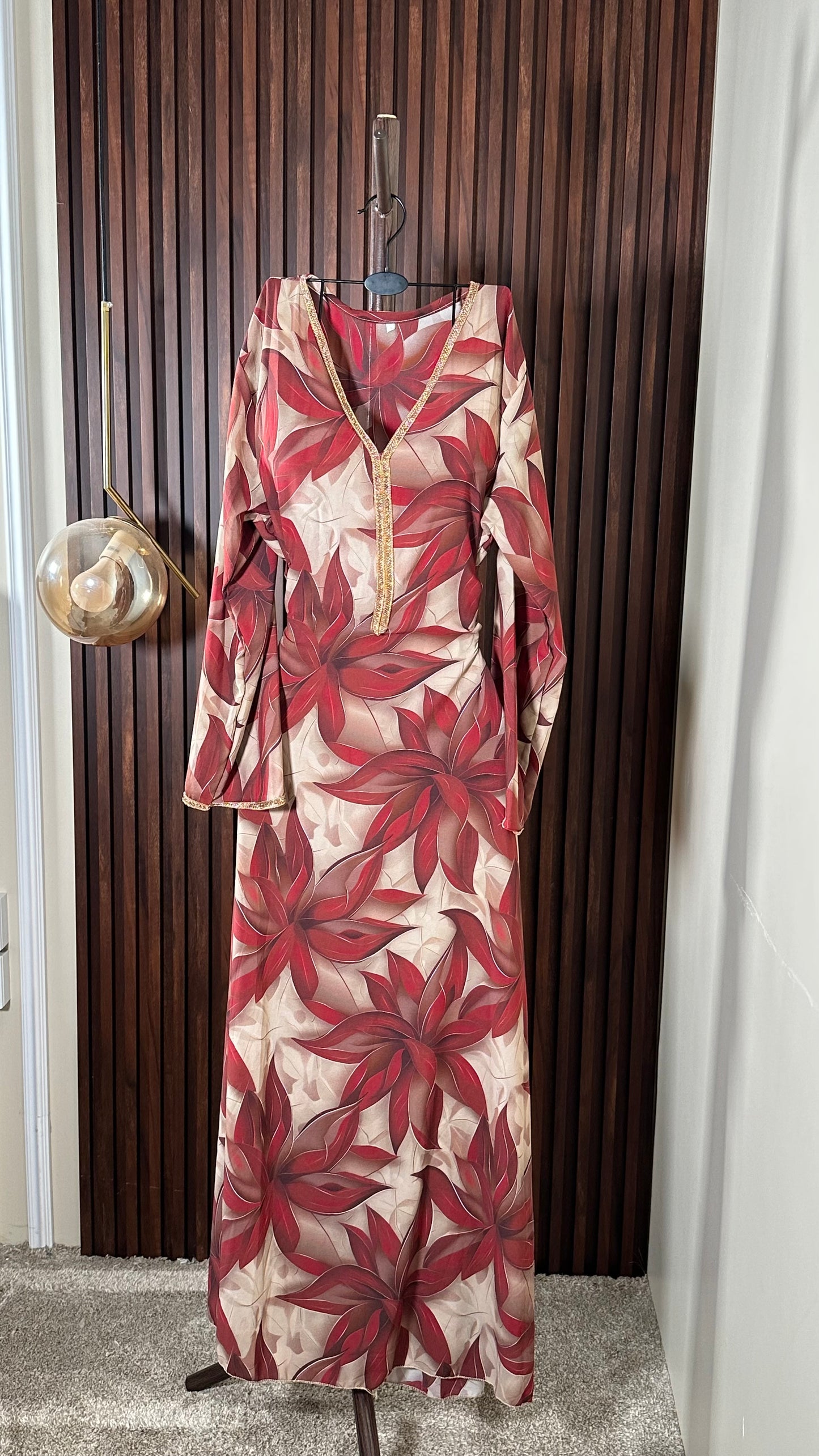 جلابيّة أحمر مشجر