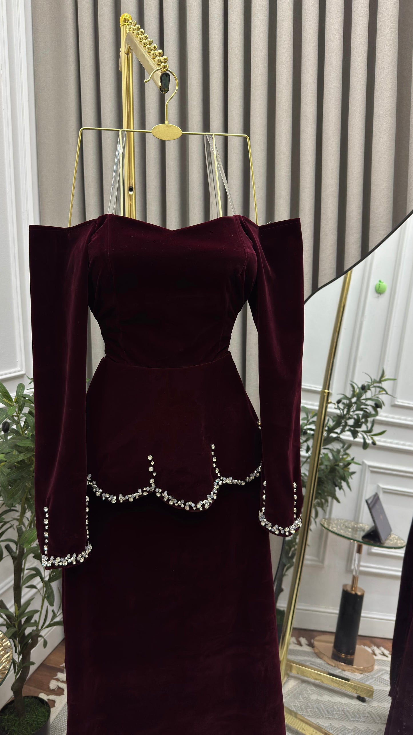 فستان مخمل عودي