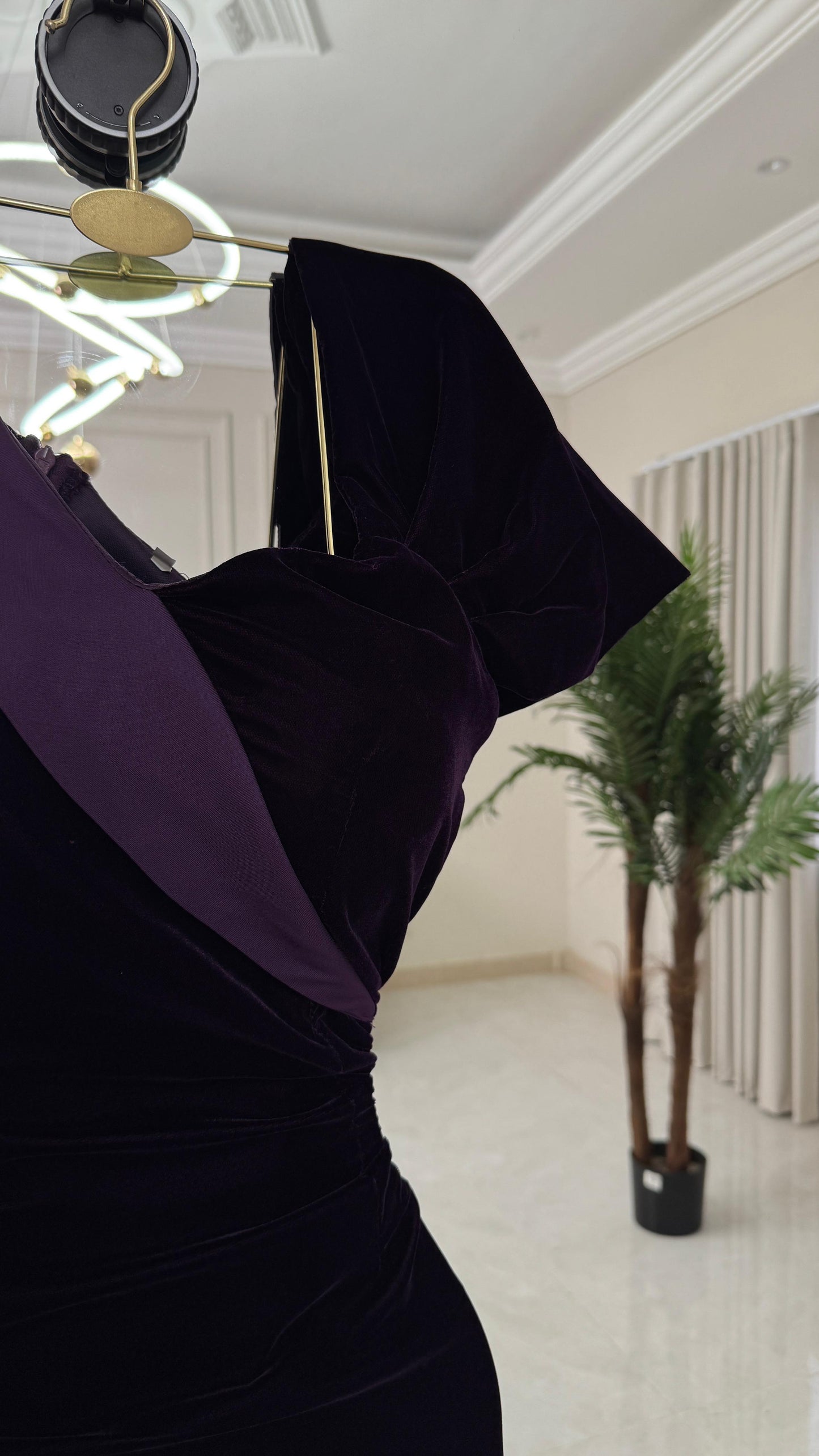 فستان عنابي مخمل