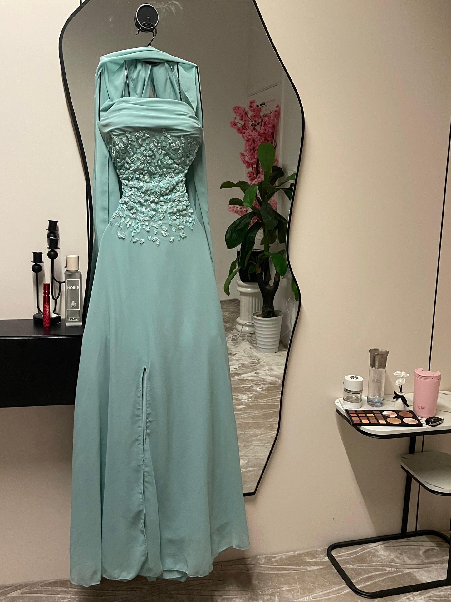 فستان فيروزي فاتح