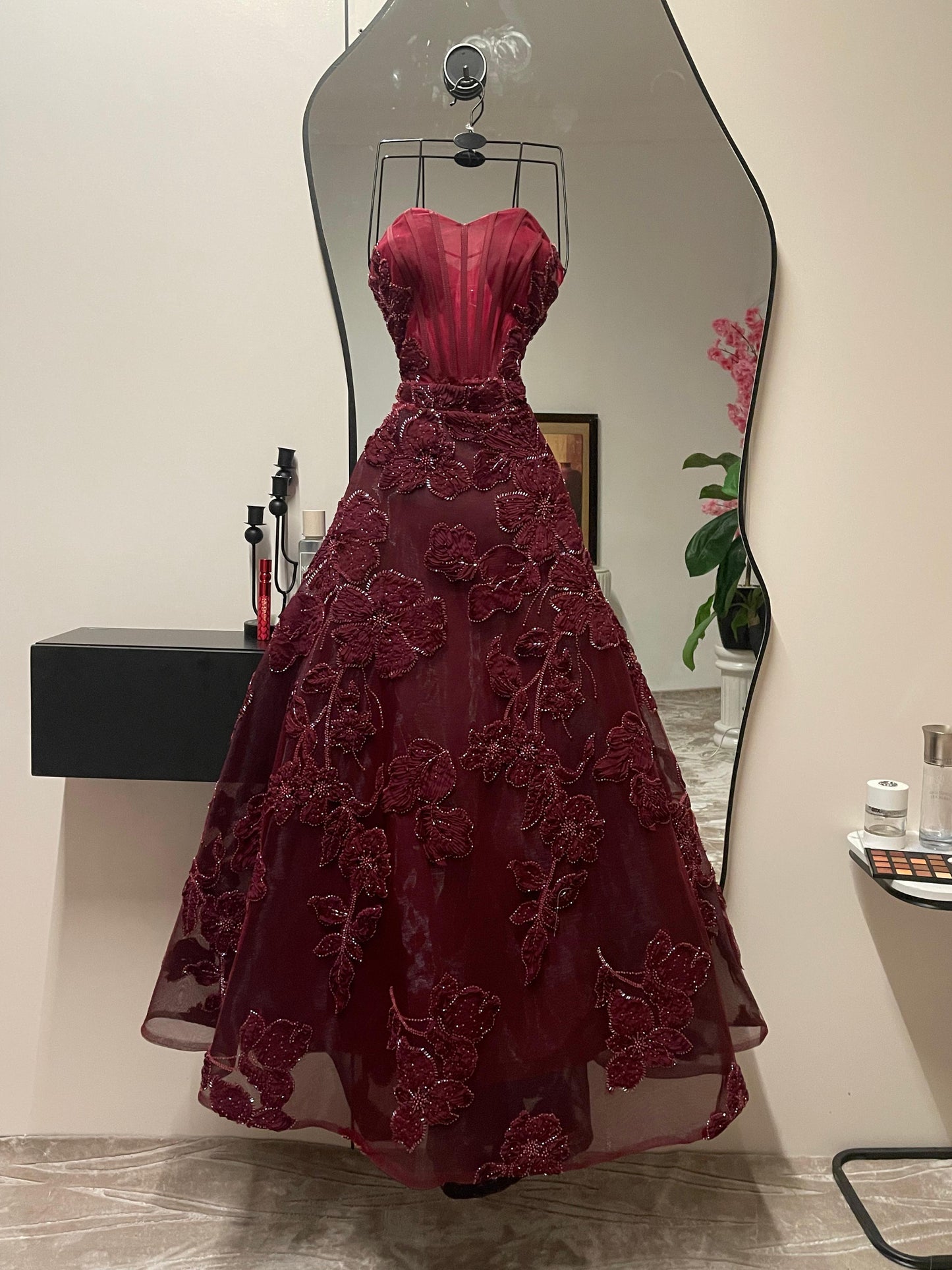 فستان احمر زهر