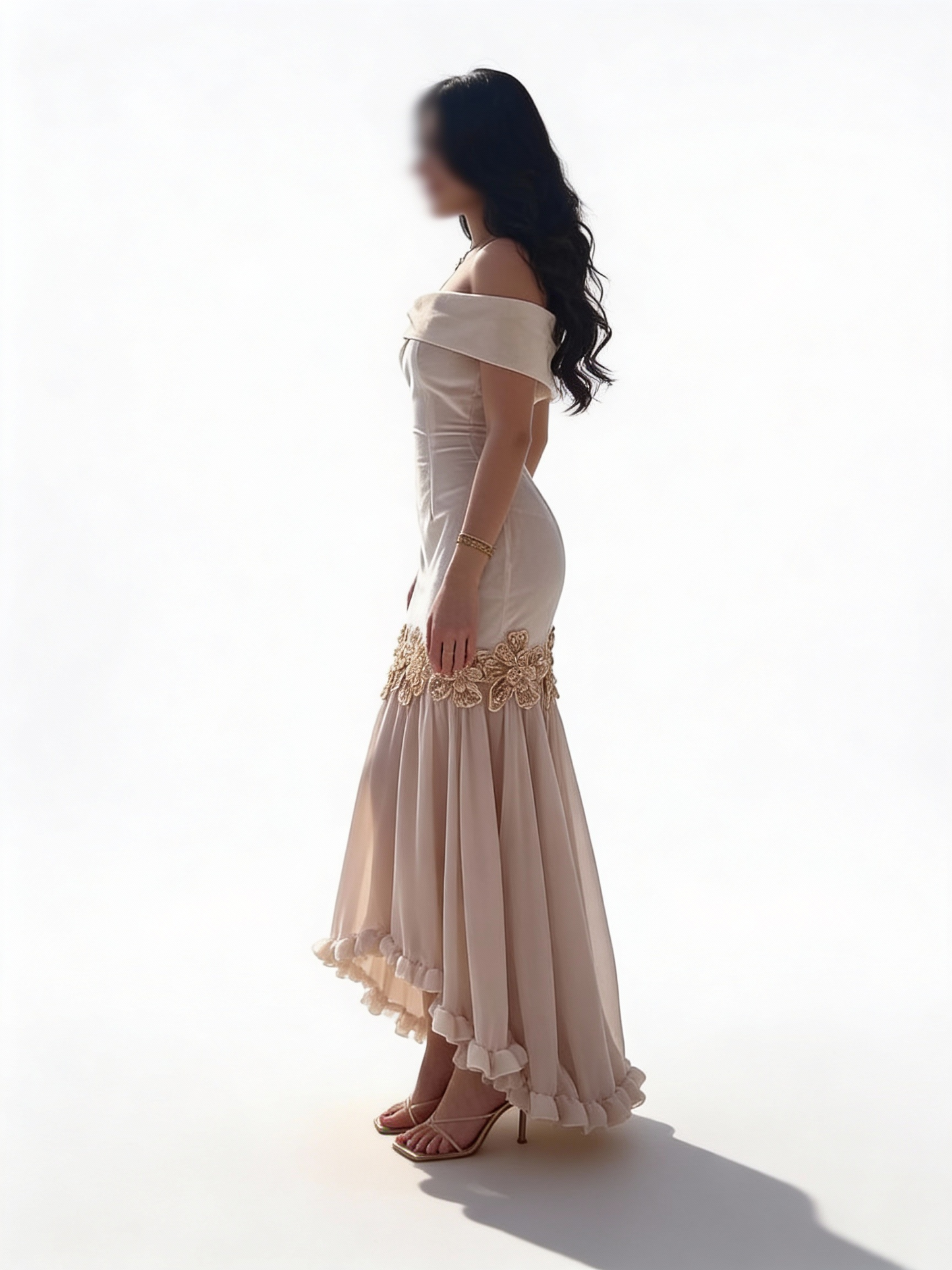 فستان كريمي بزهر