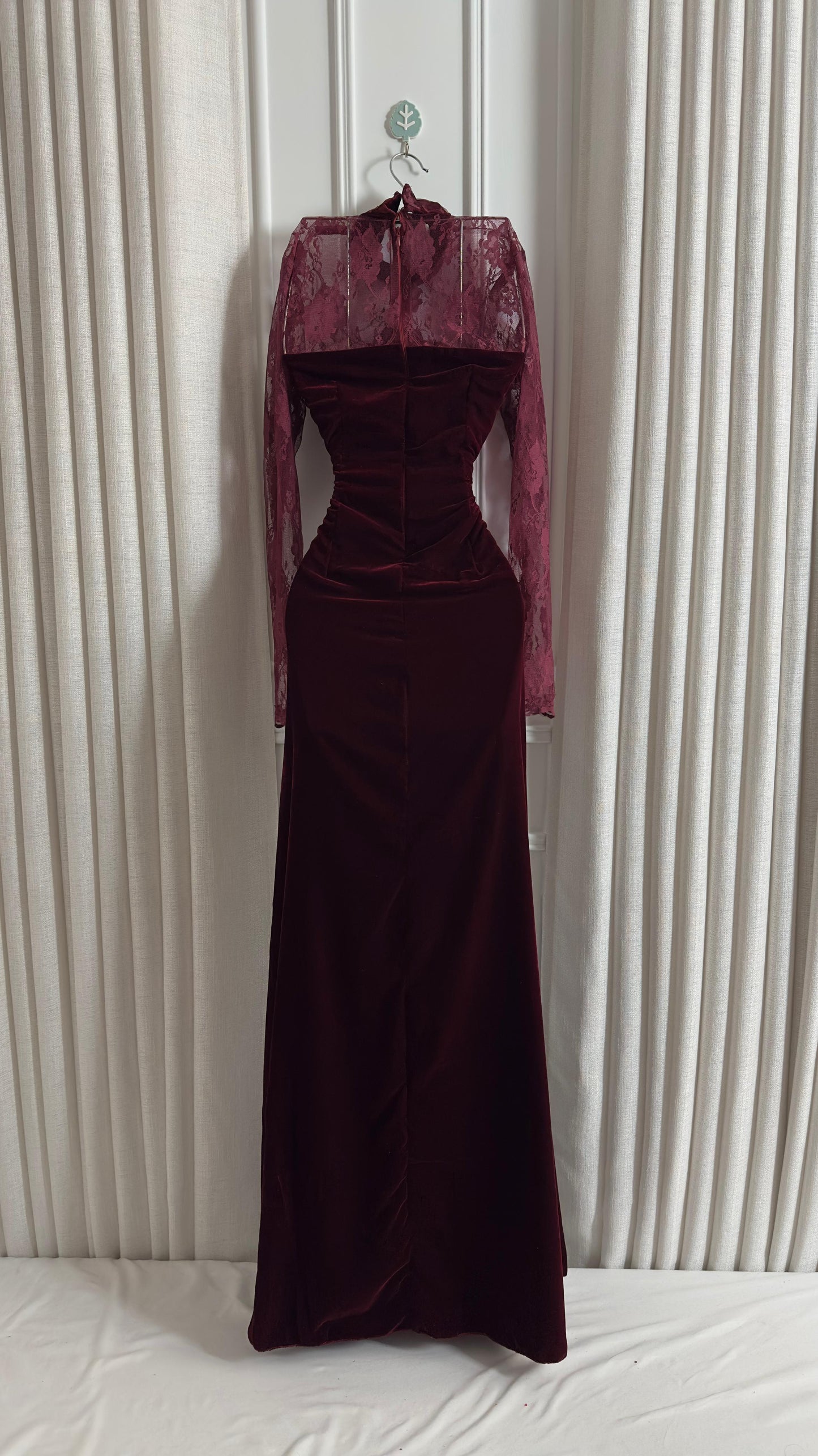 بورغندي مخمل