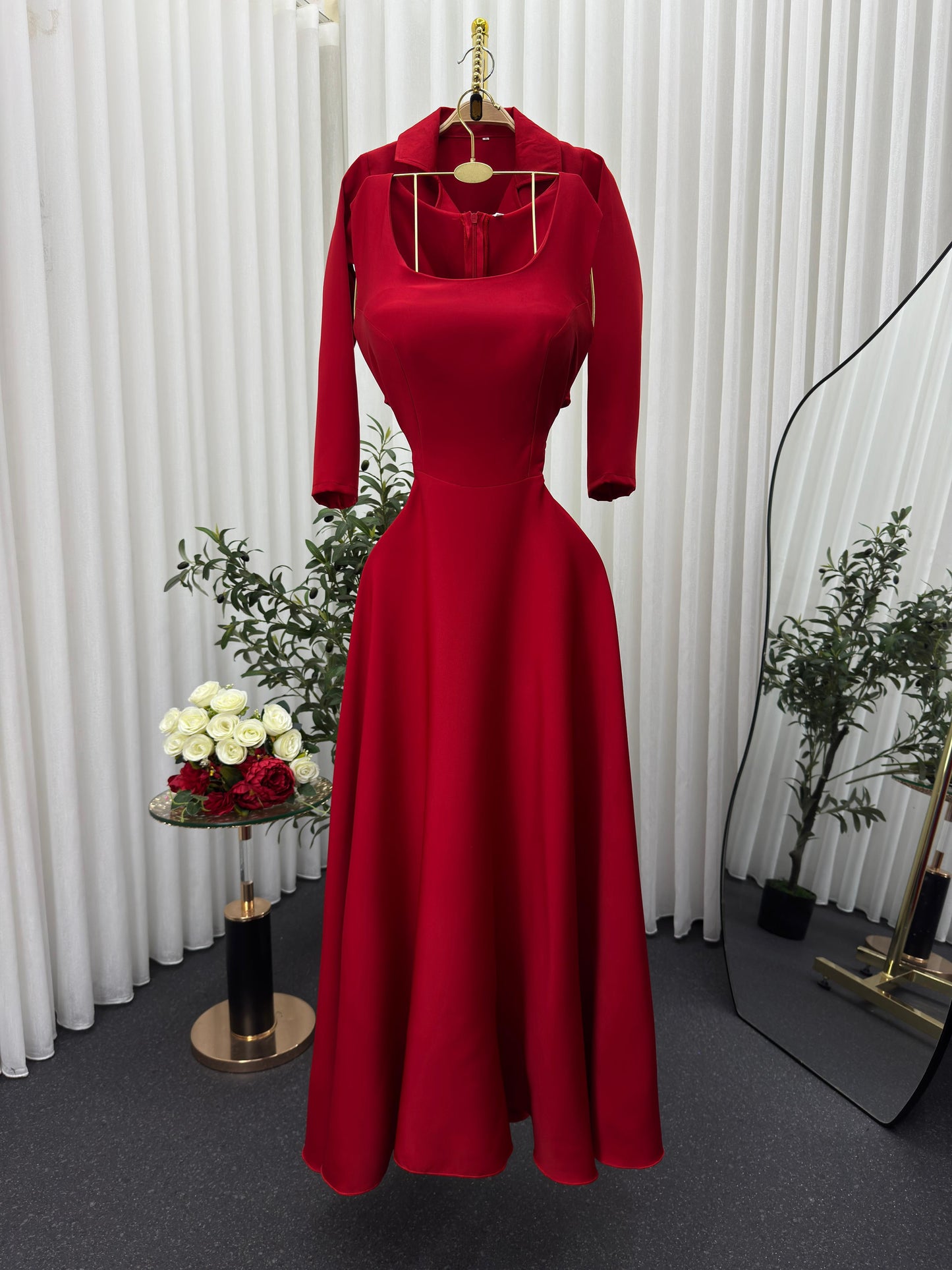 فستان احمر بجاكيت خارجي