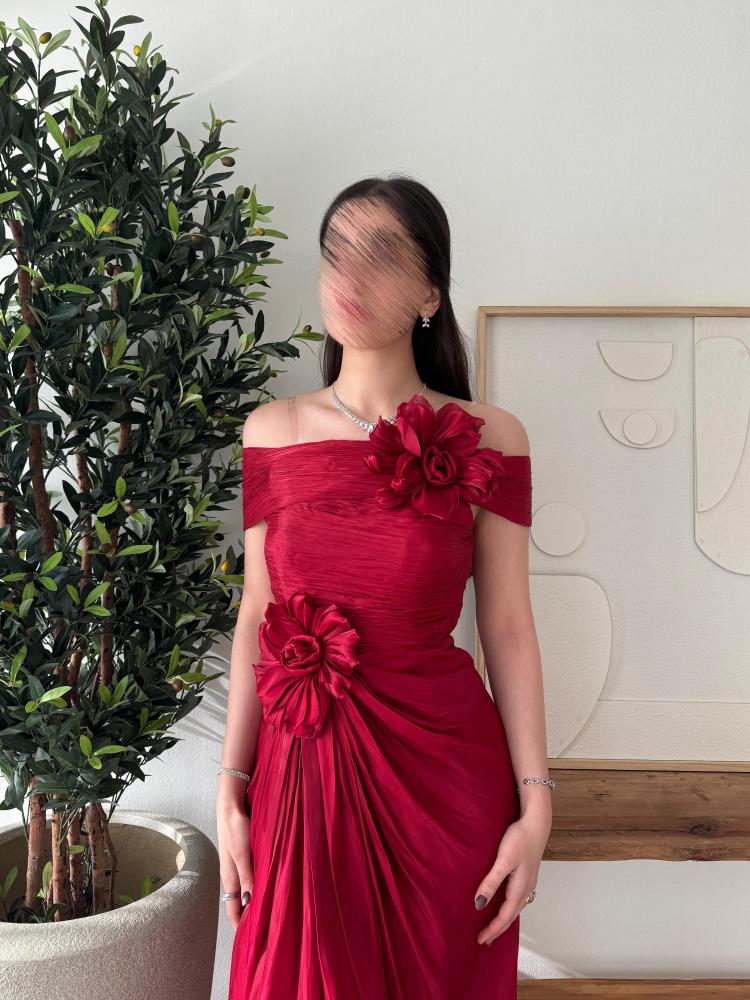 فستان سهرة ورد أحمر