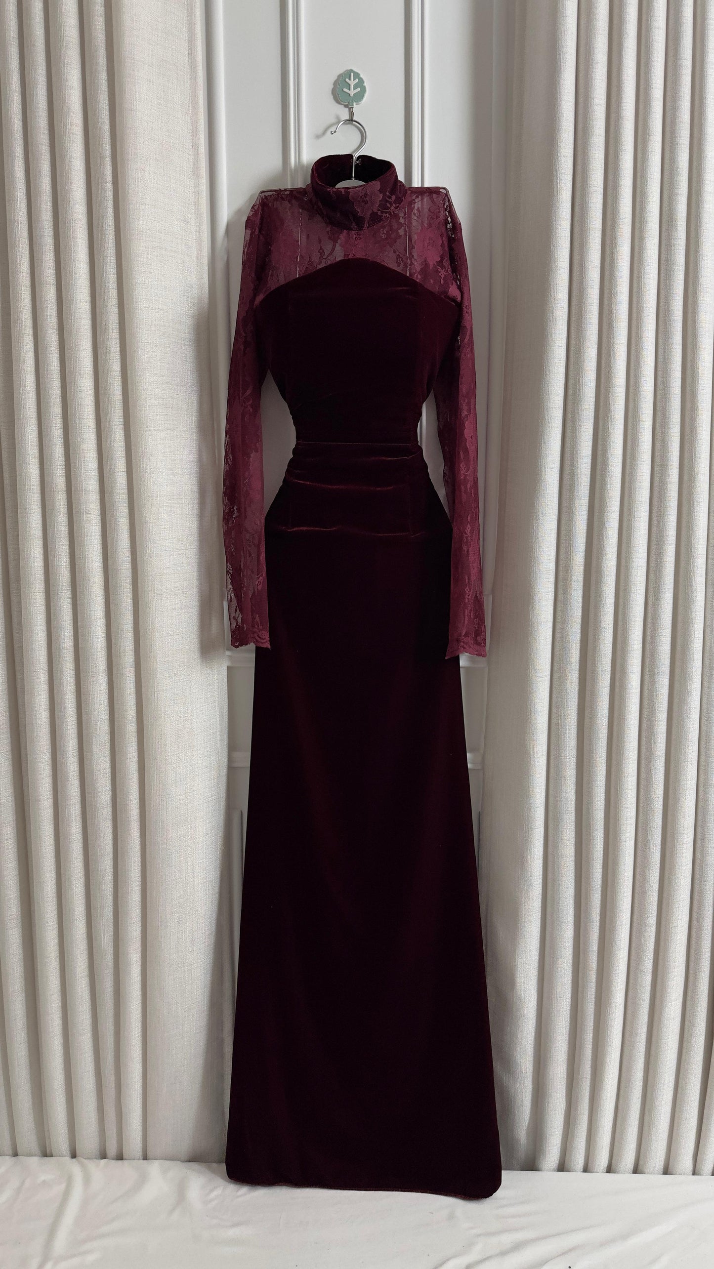 بورغندي مخمل