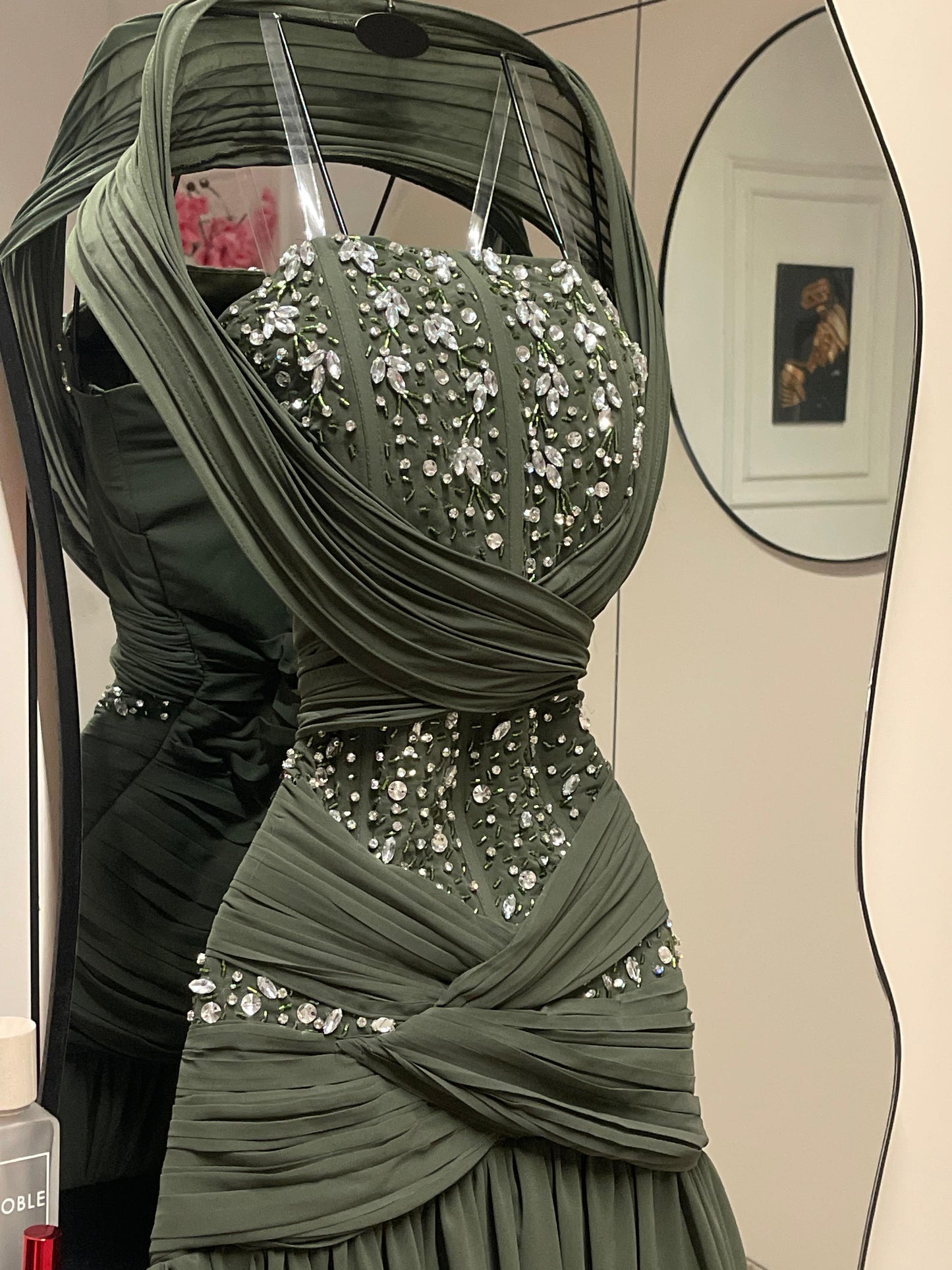 فستان زيتي لامع