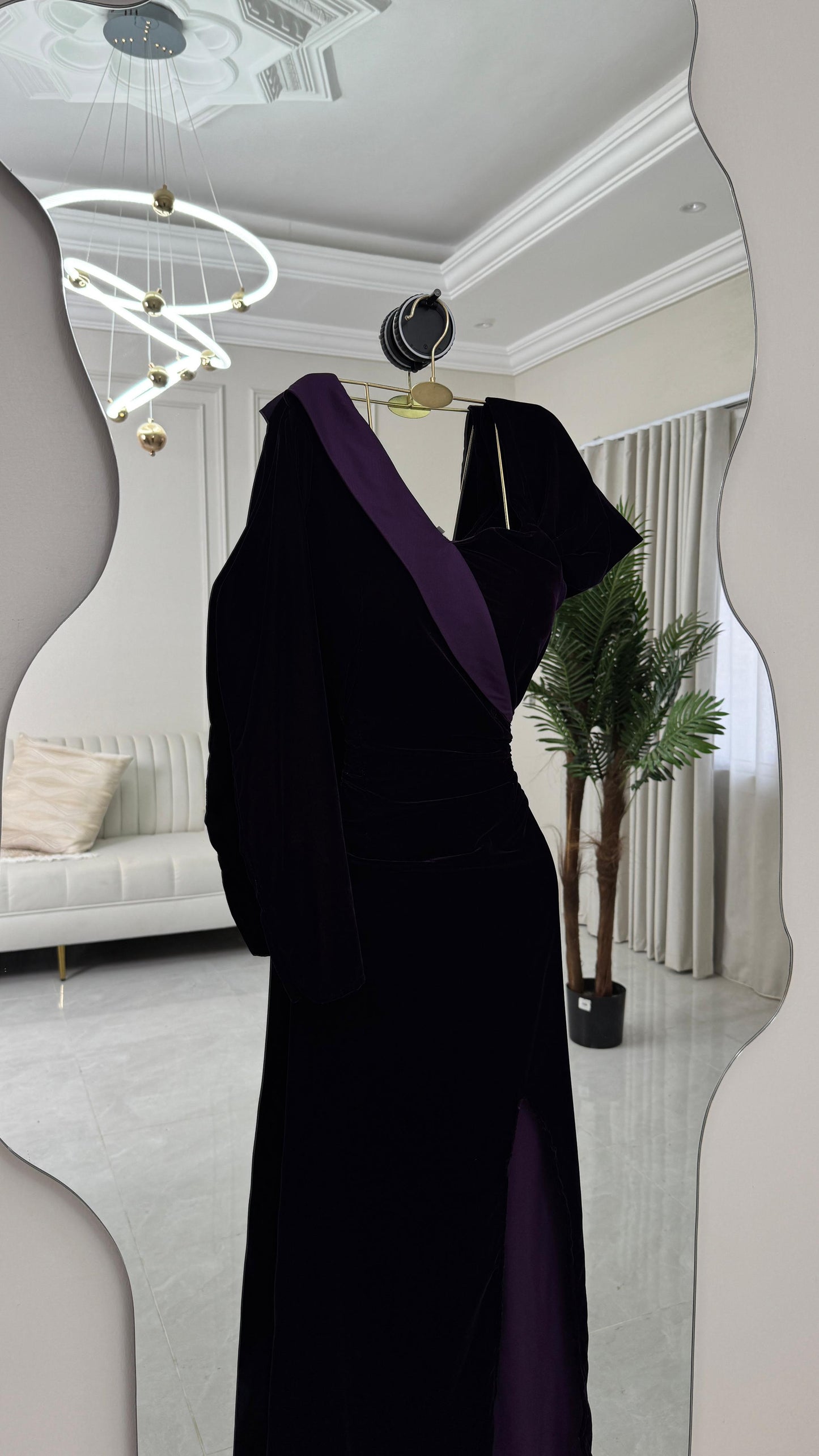 فستان عنابي مخمل