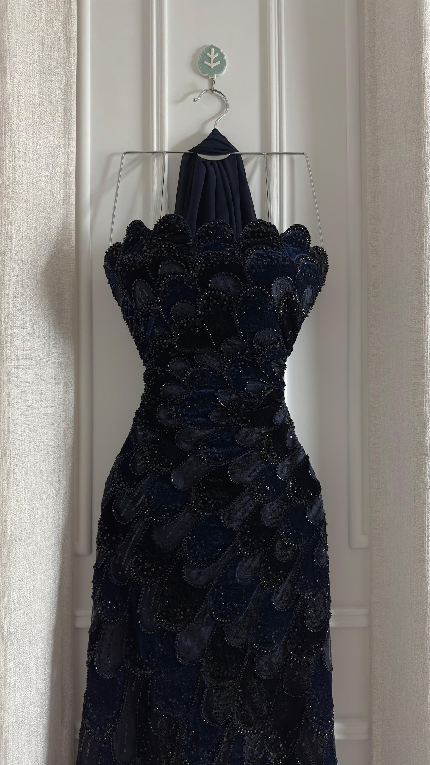 فستان كحلي مخملي