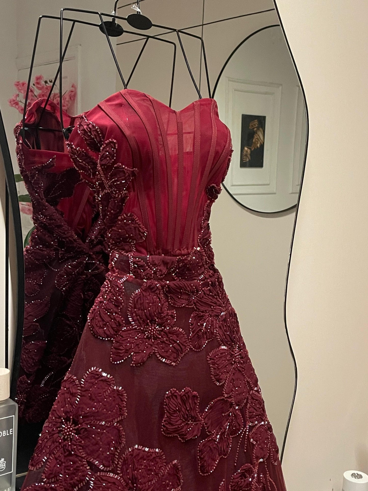 فستان احمر زهر