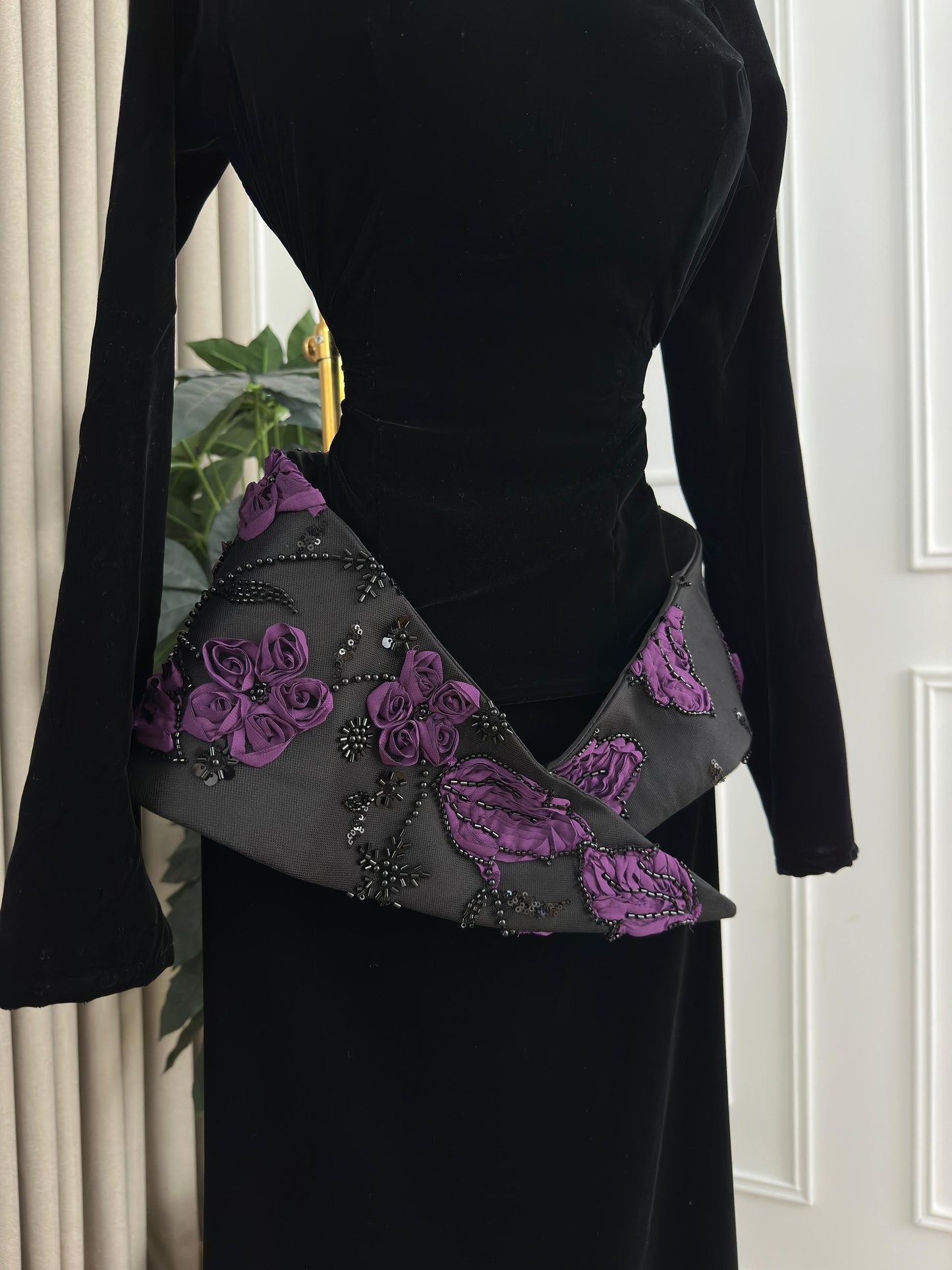 فستان اسود مخمل