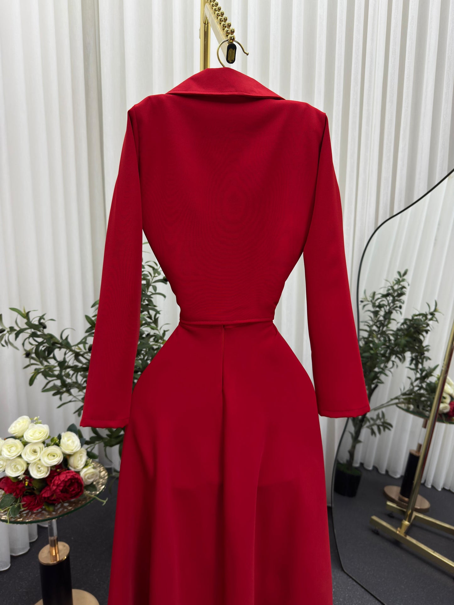 فستان احمر بجاكيت خارجي