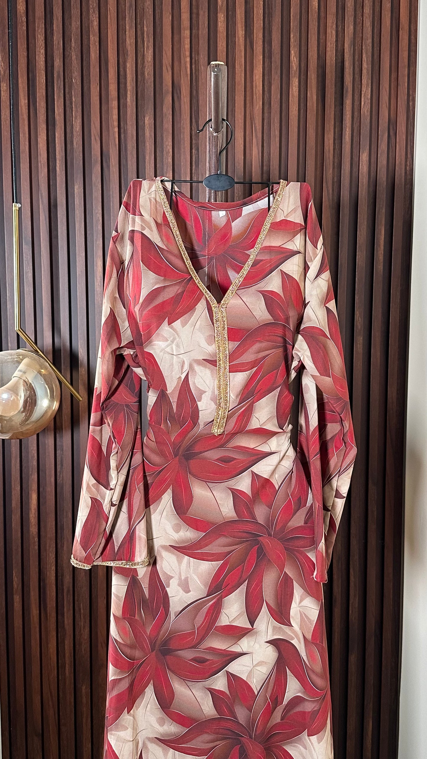 جلابيّة أحمر مشجر