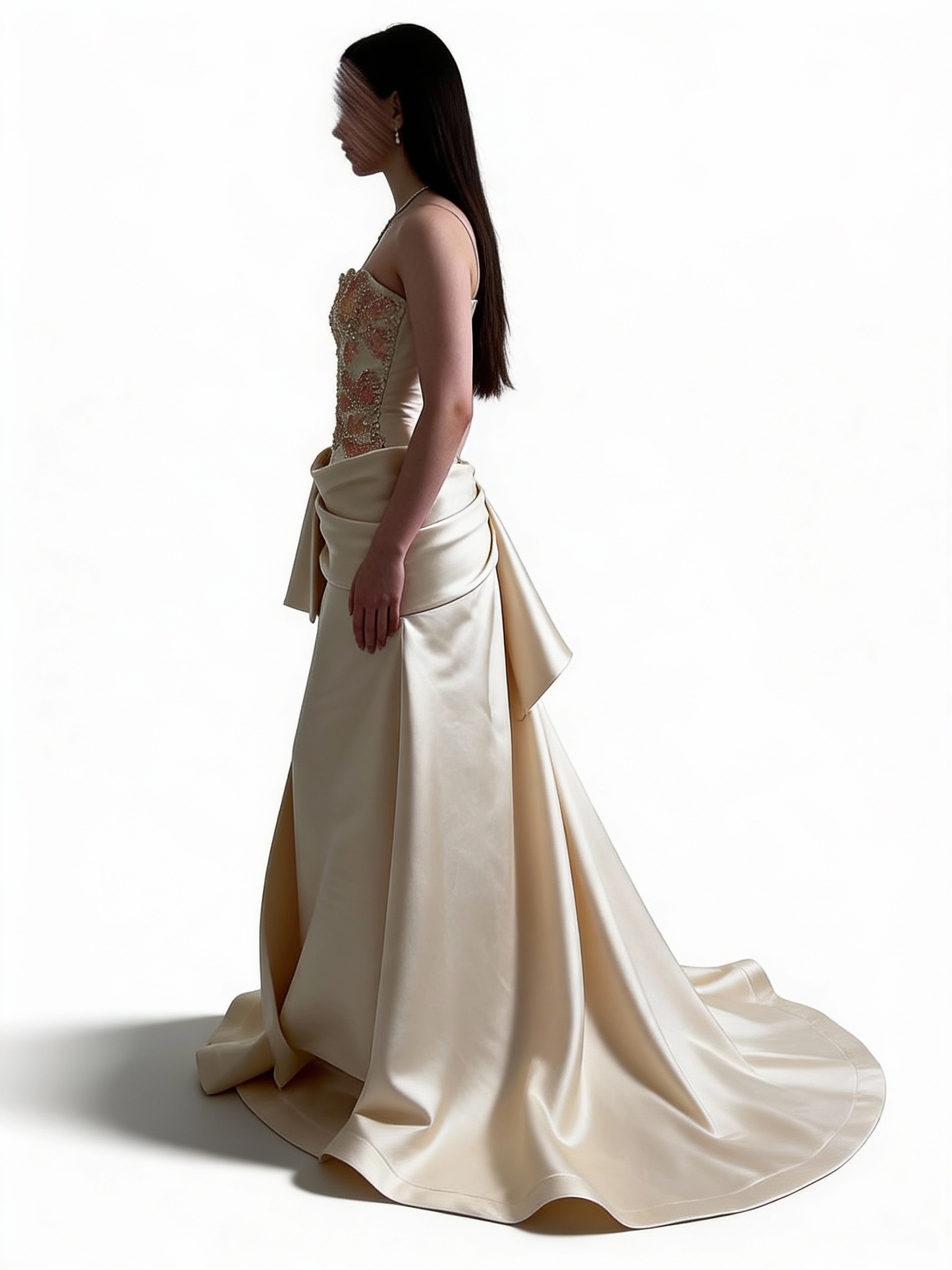 فستان كريمي بتطريز