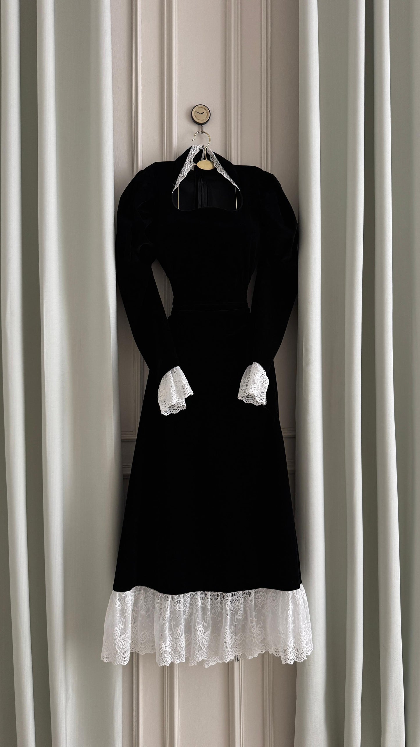 فستان بياقه عصريه