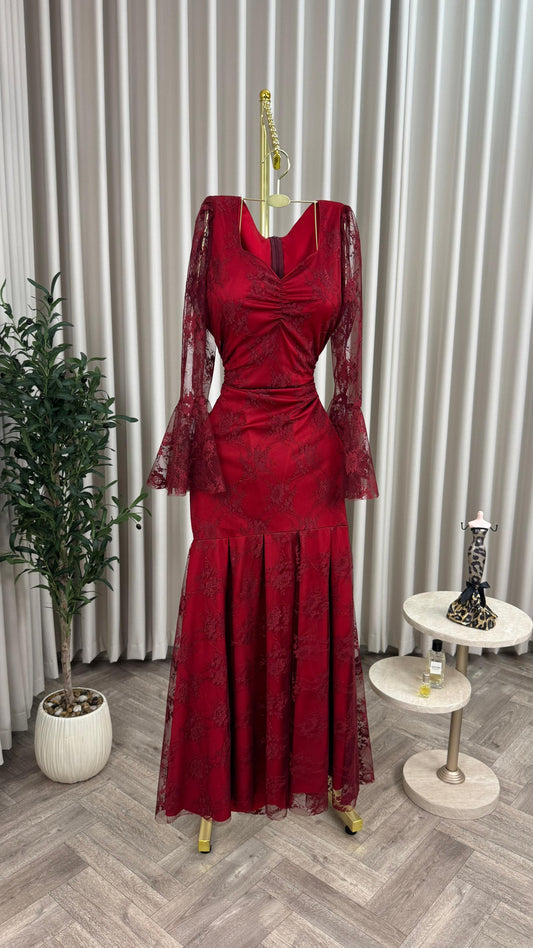 فستان احمر دانتيل