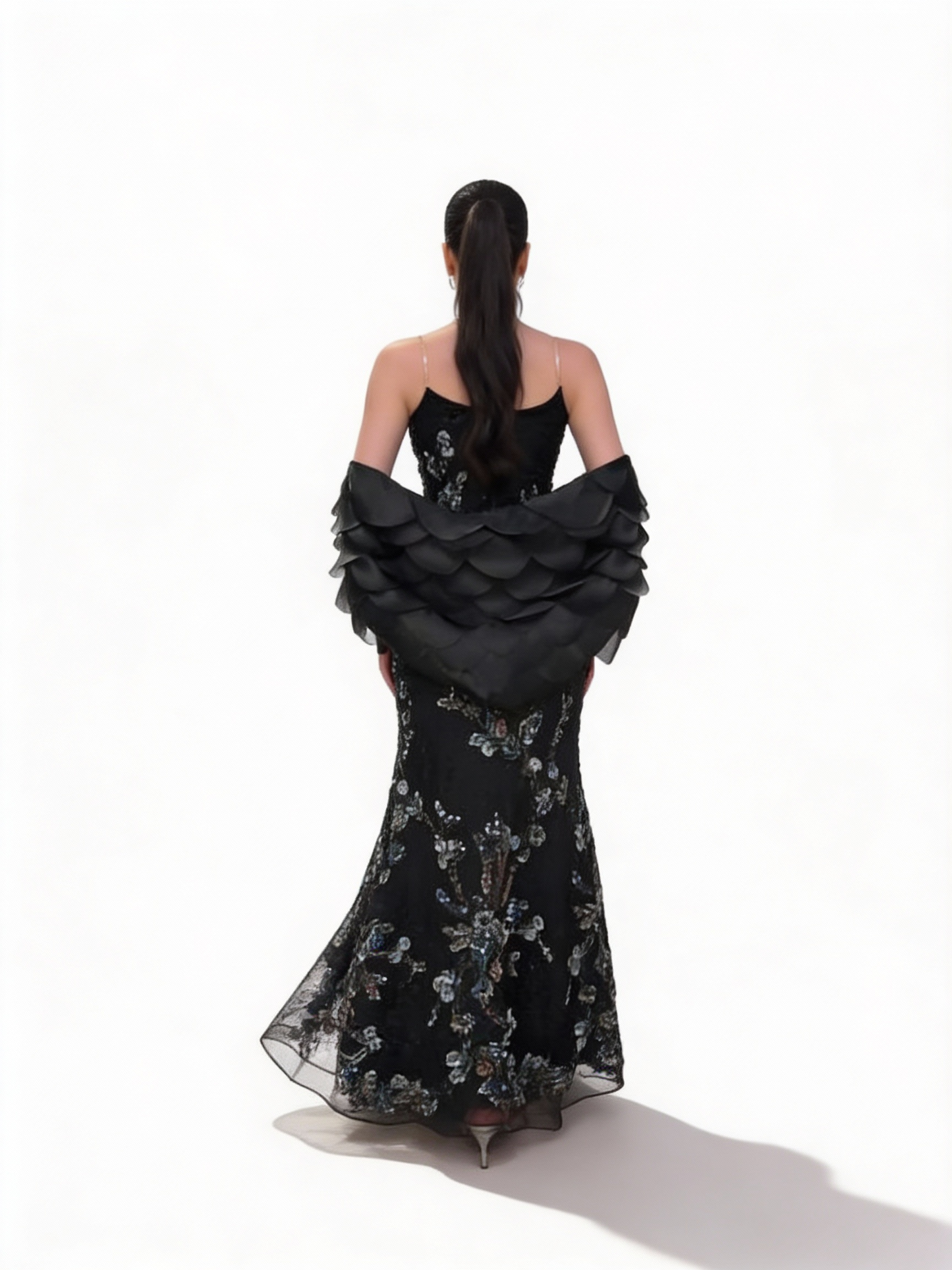 فستان أسود بنقش الزهر